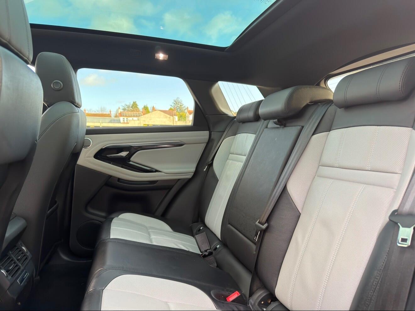 2019 Land Rover Range Rover Evoque 2.0 P250 MHEV First Edition Auto 4WD Euro 6 (s/s) 5dr • 59,100 miles image 18