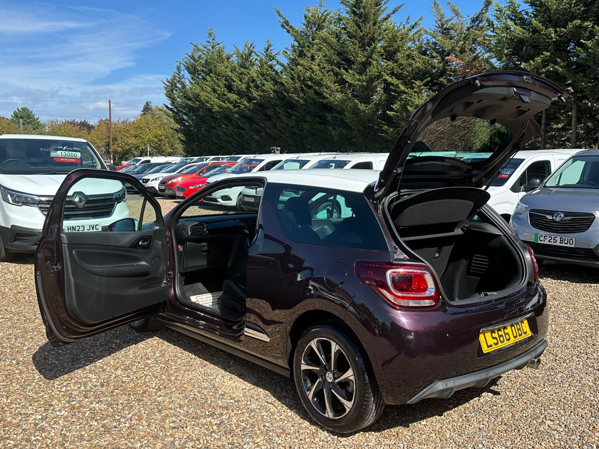 DS Automobiles DS 3 view 20