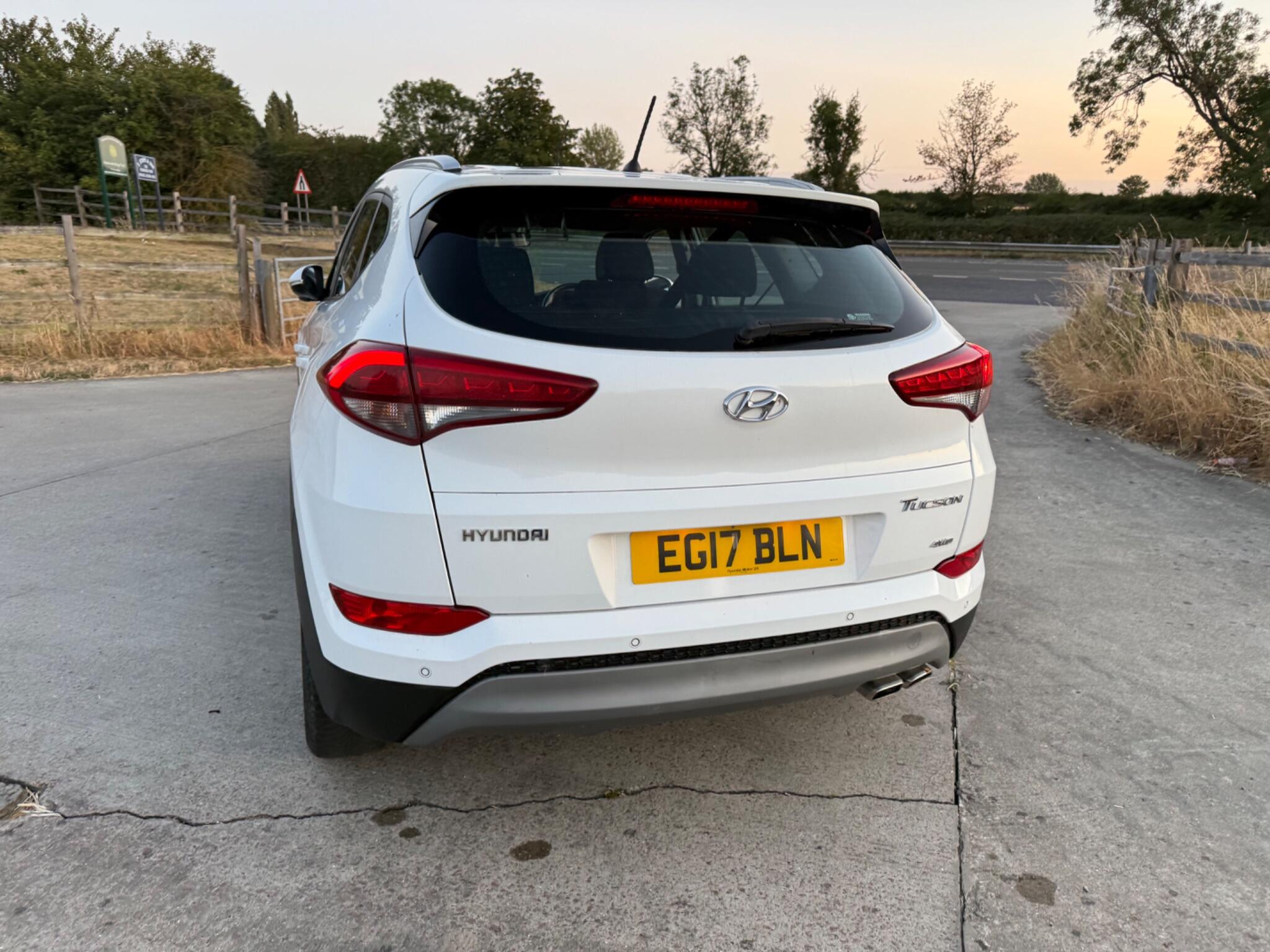 Hyundai TUCSON 2.0 CRDi Premium SE 4WD Euro 6 5dr — photo 21 of 102