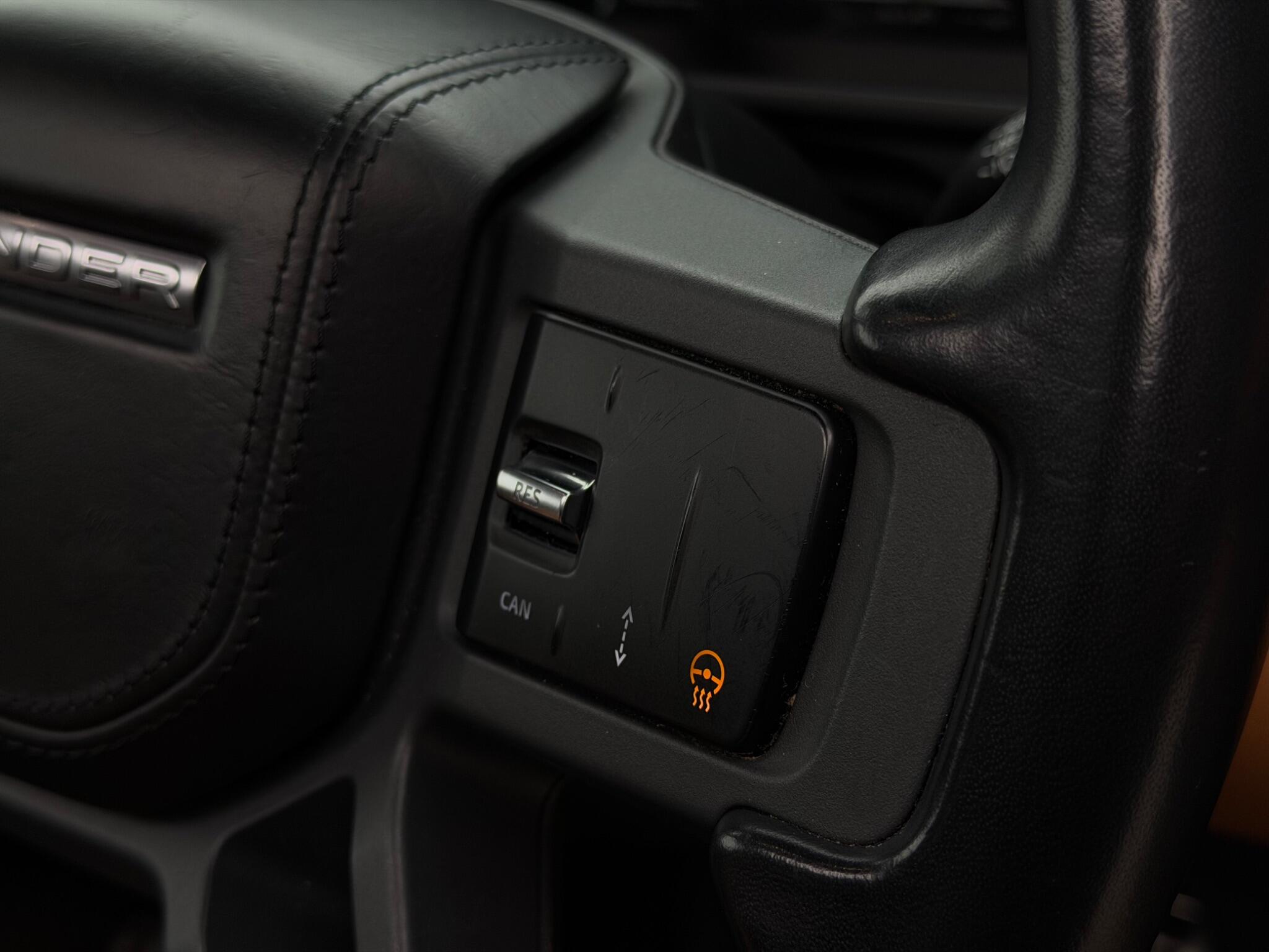 Land Rover Defender view 25