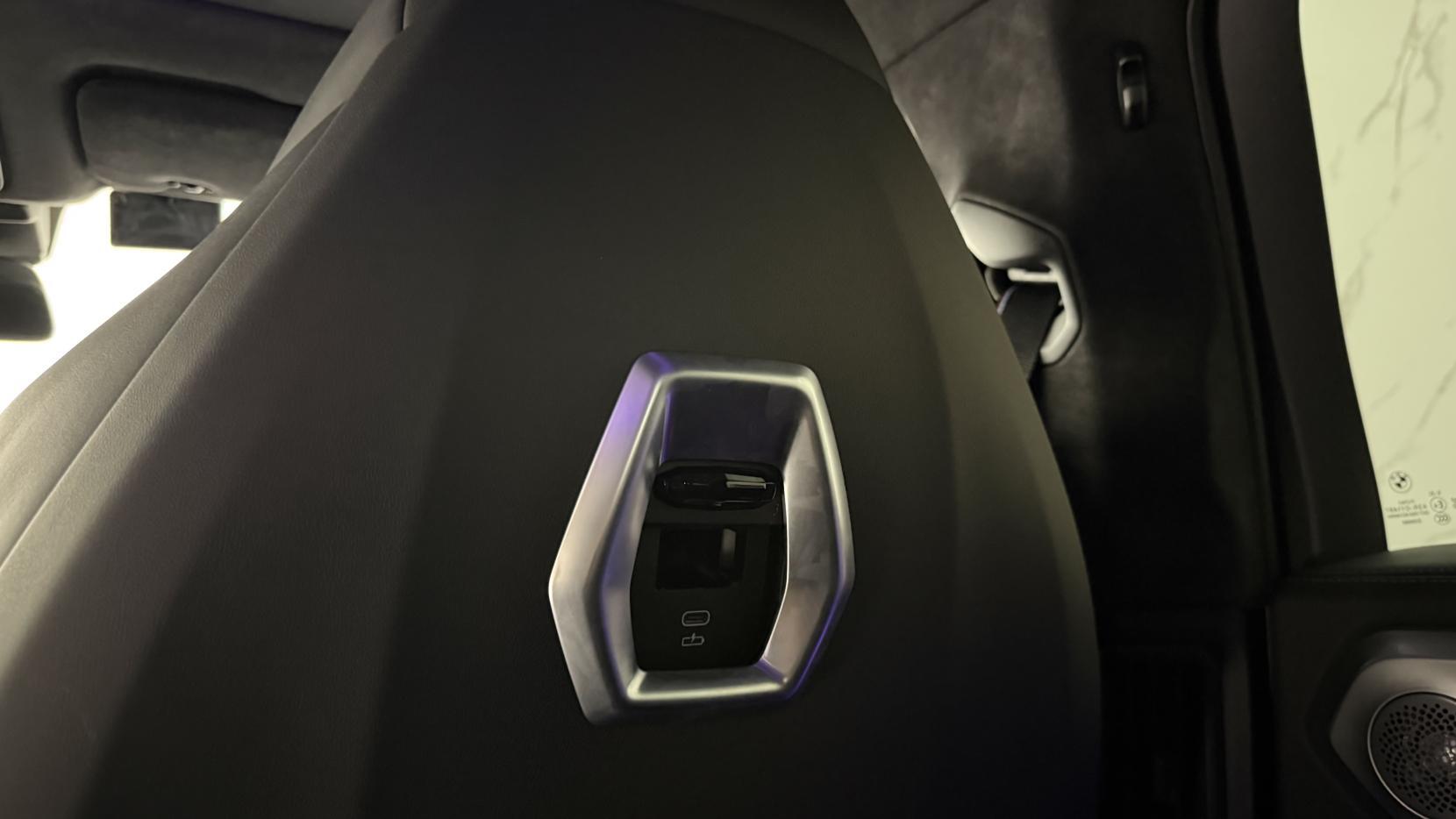 BMW XM view 18