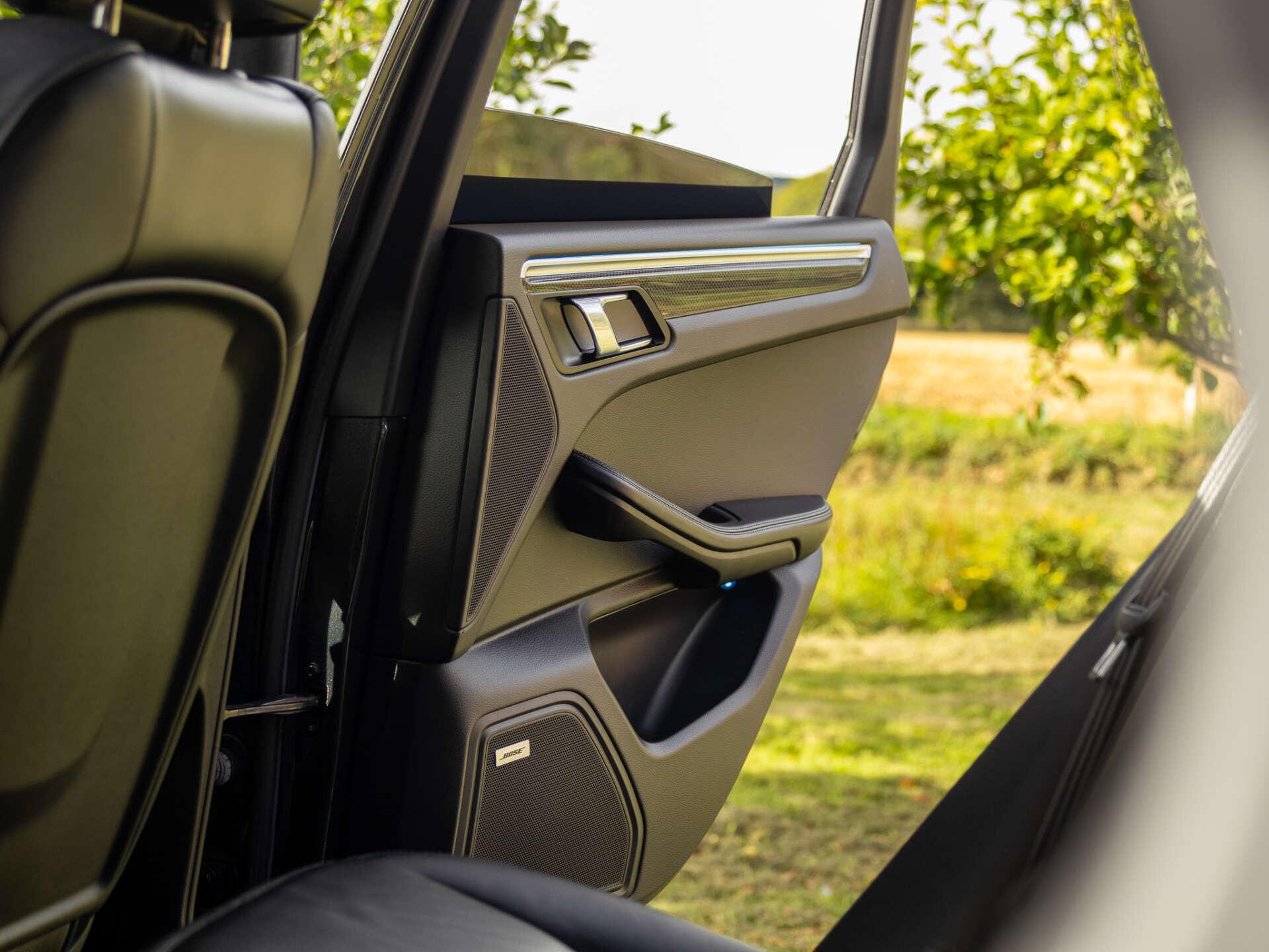 Porsche Macan view 28