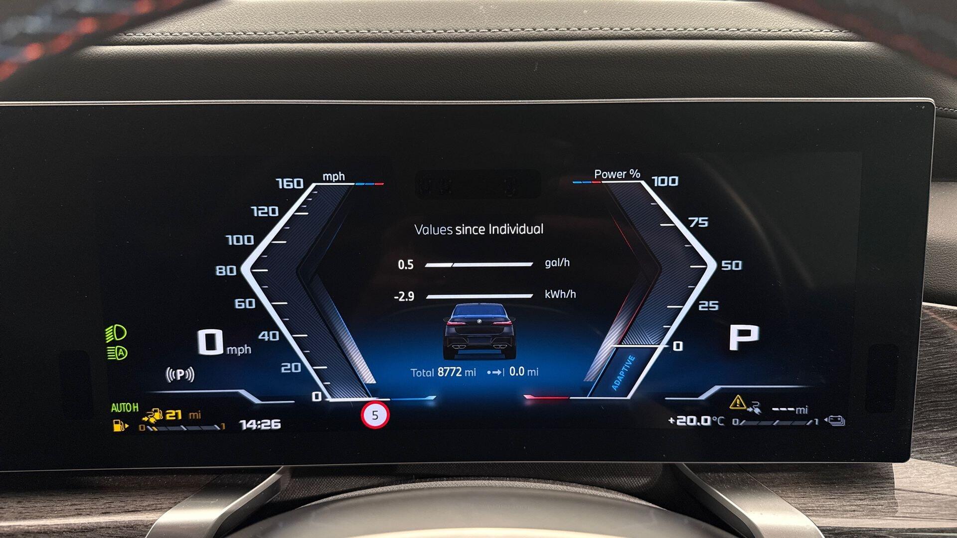 BMW 7 Series view 9