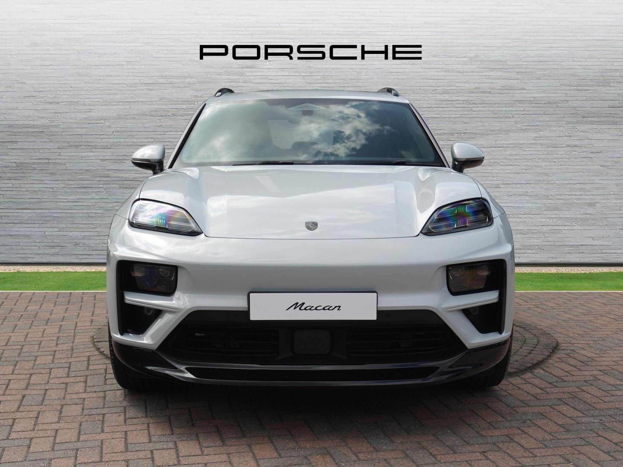 Porsche Macan view 6