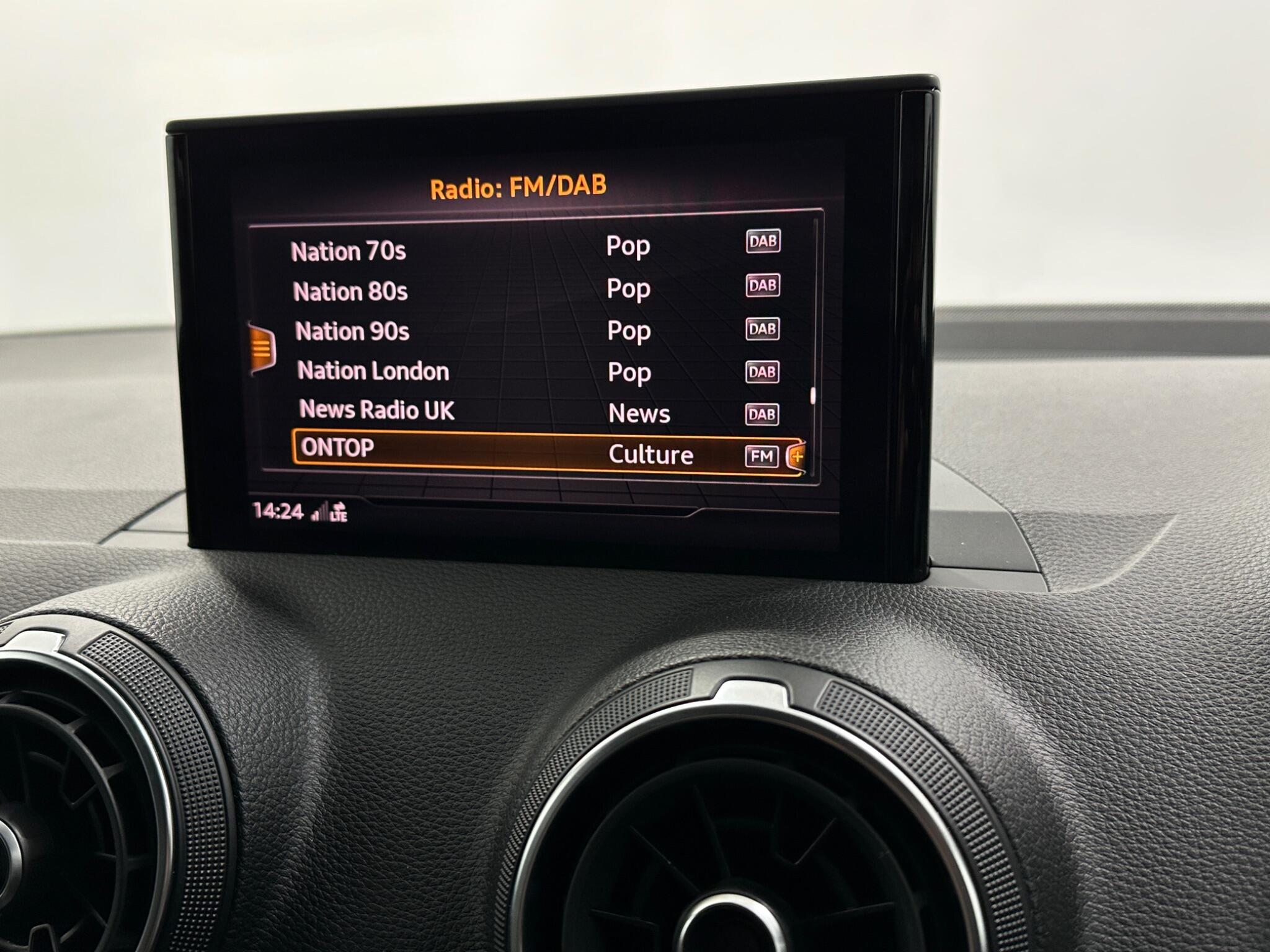 Audi Q2 view 26