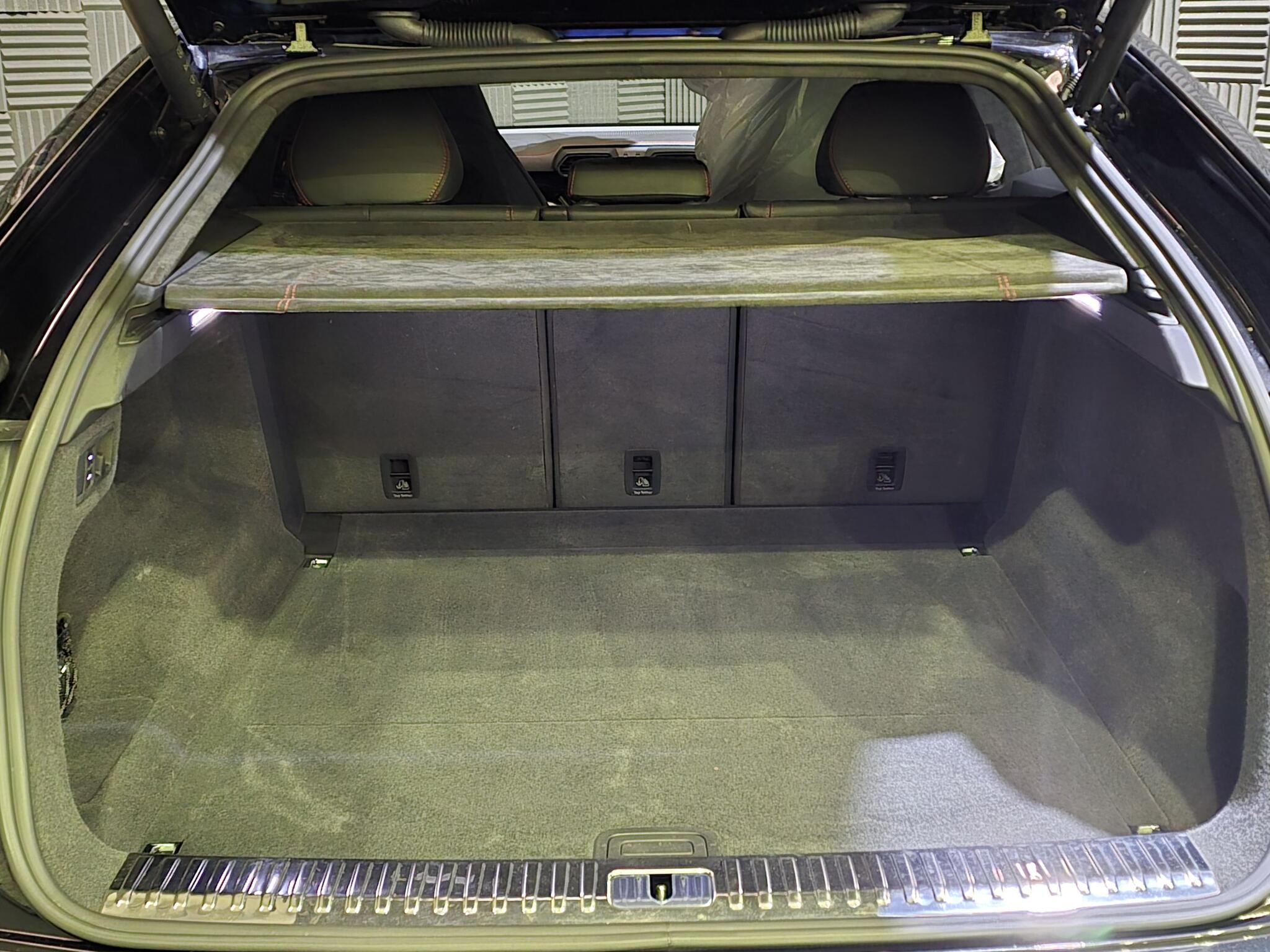Lamborghini Urus view 28