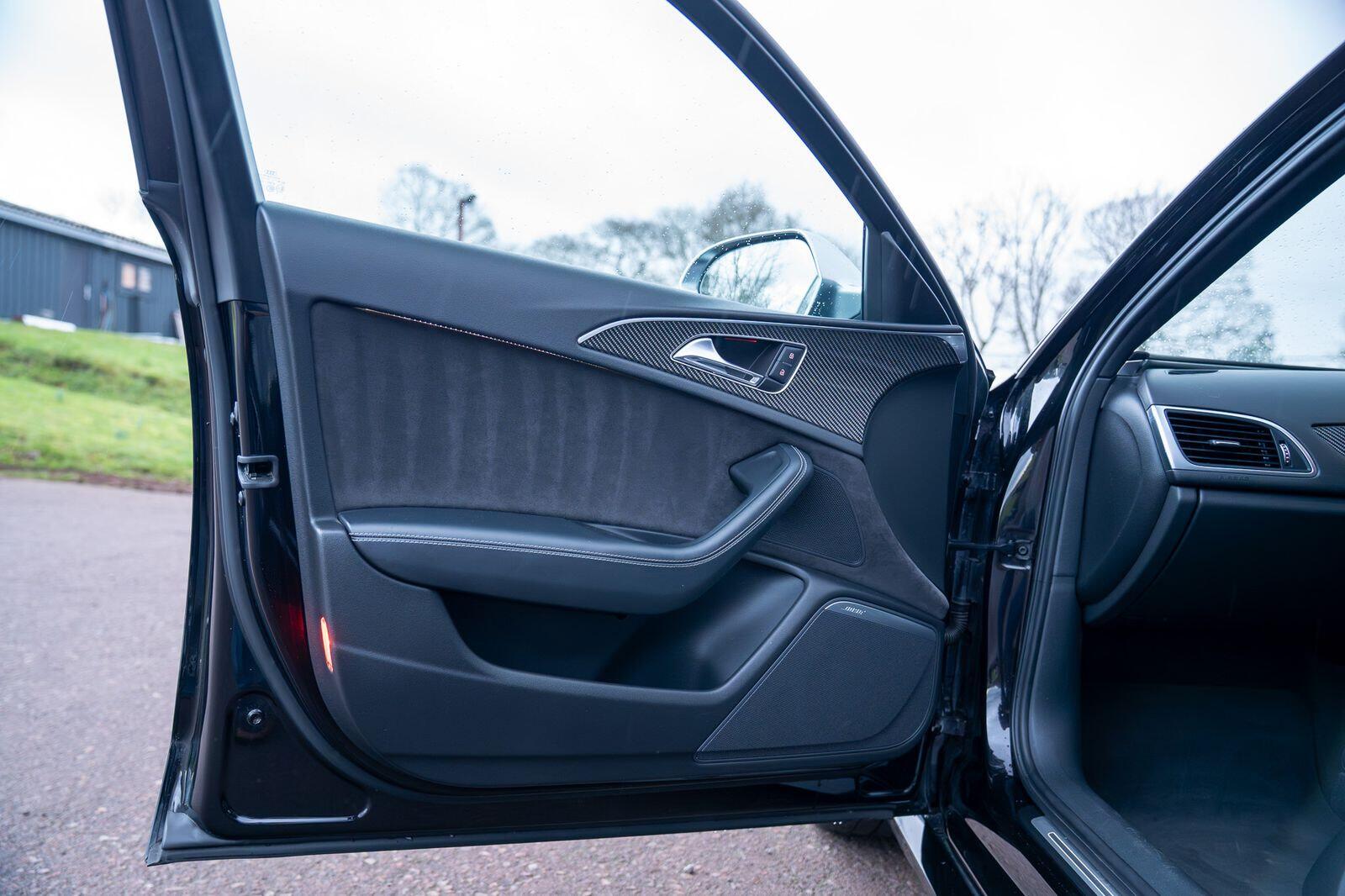Audi RS6 Avant view 31