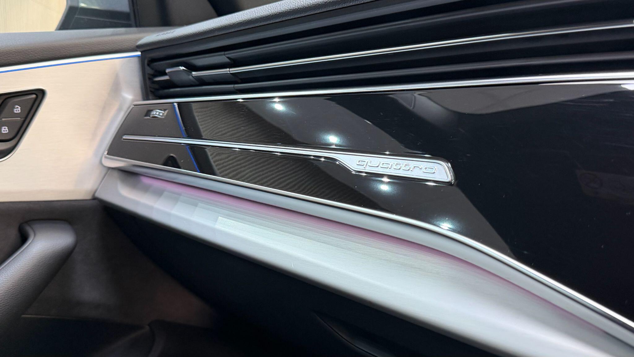 Audi Q8 view 26
