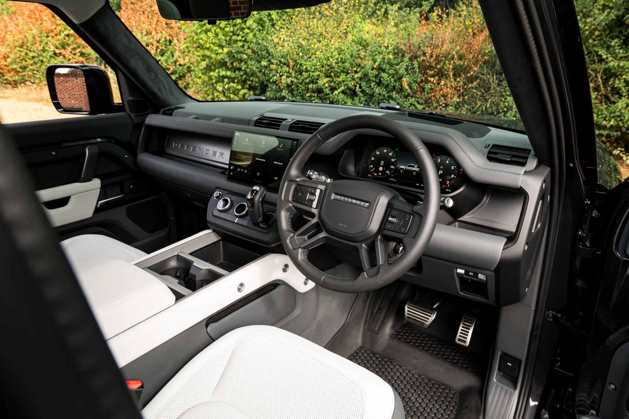 Land Rover Defender 90 view 38