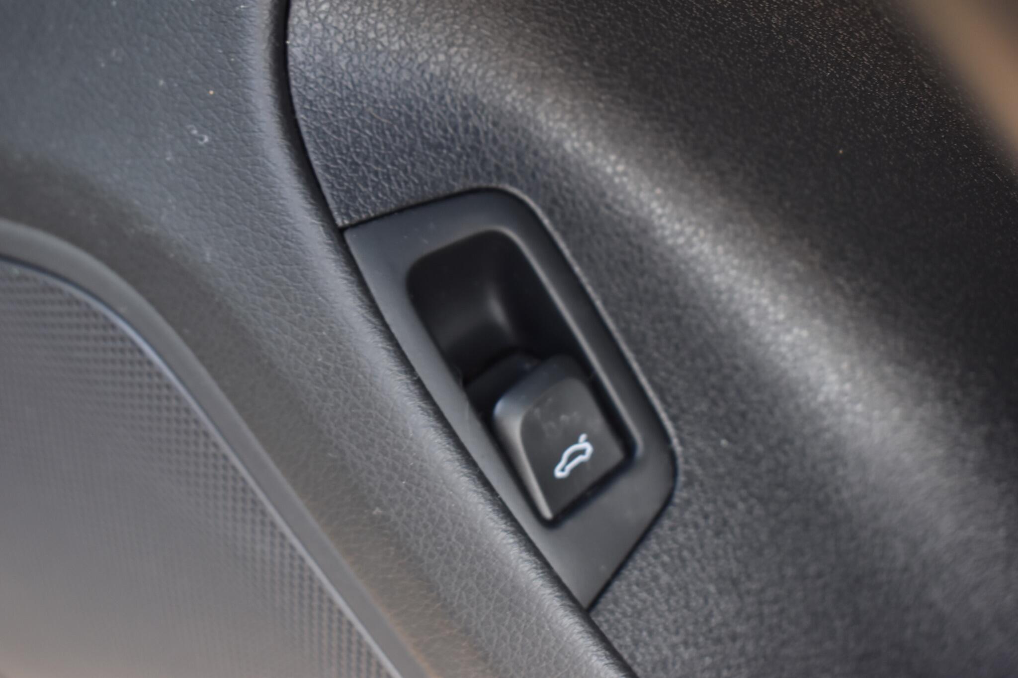 Q3 - 2.0 TDI S line Euro 6 (s/s) 5dr - Image 28