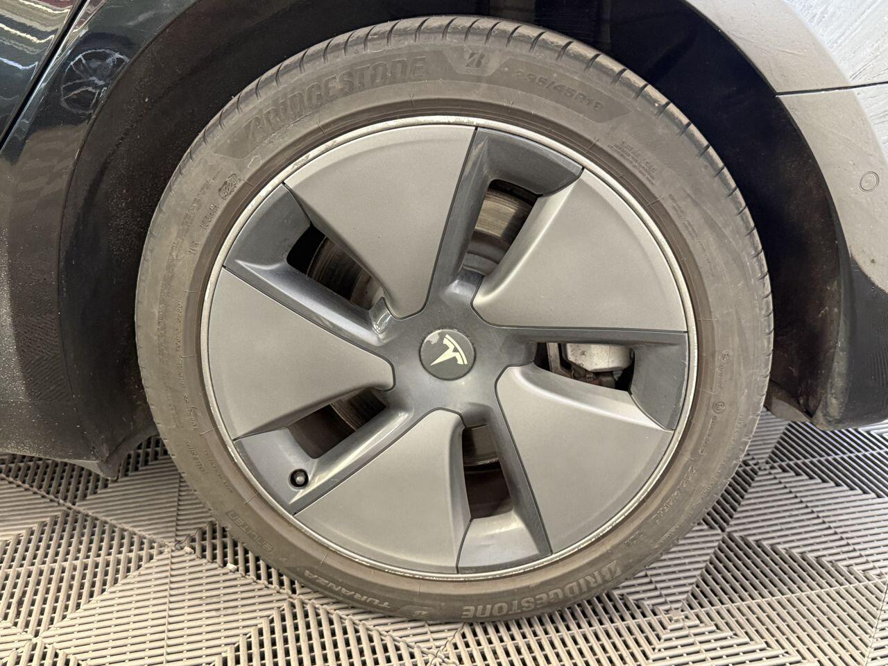 Tesla Model 3 view 21