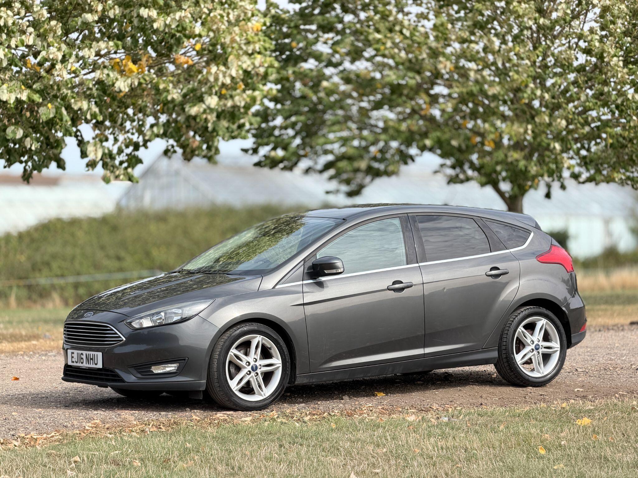Ford Focus view 12