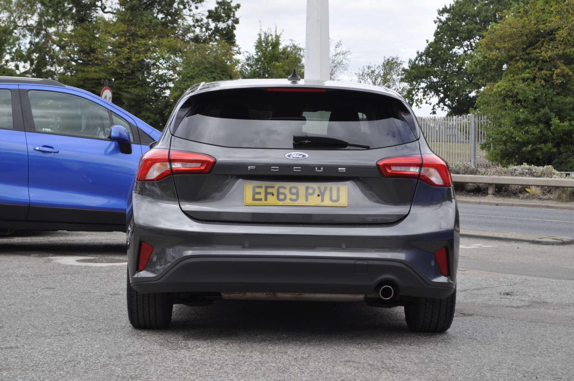 Ford Focus view 2