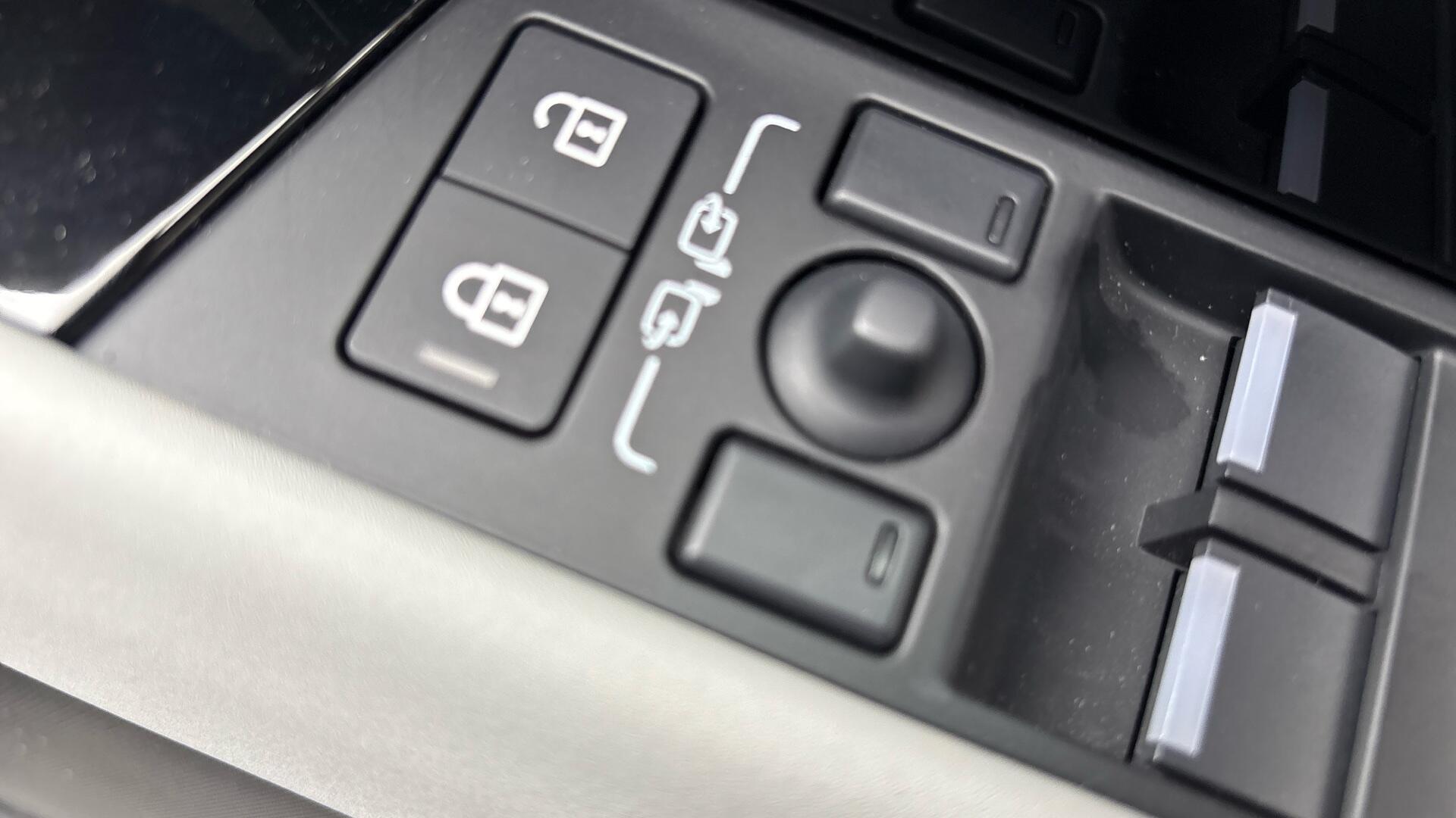 Land Rover Range Rover Evoque view 33