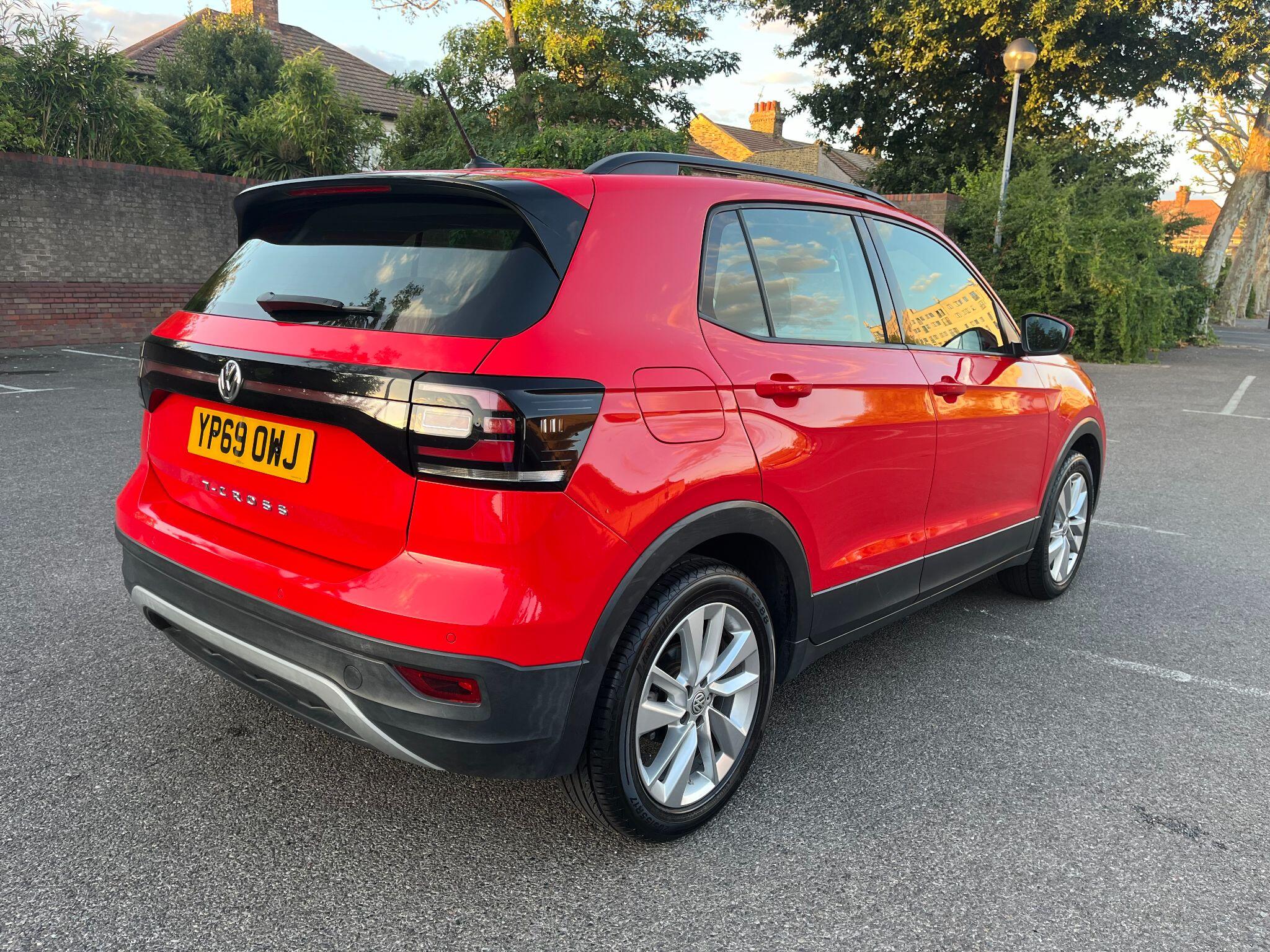 Volkswagen T-Cross view 9