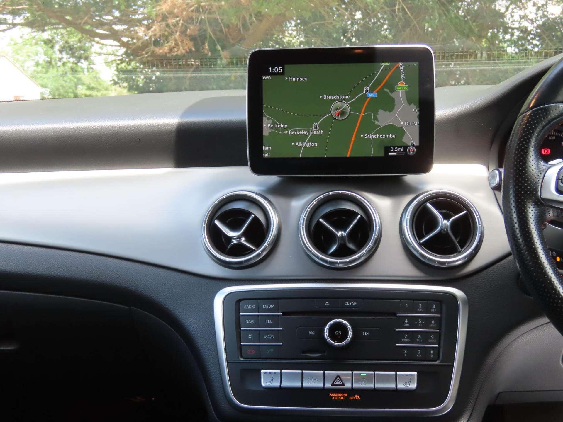 Mercedes-Benz Cla view 11