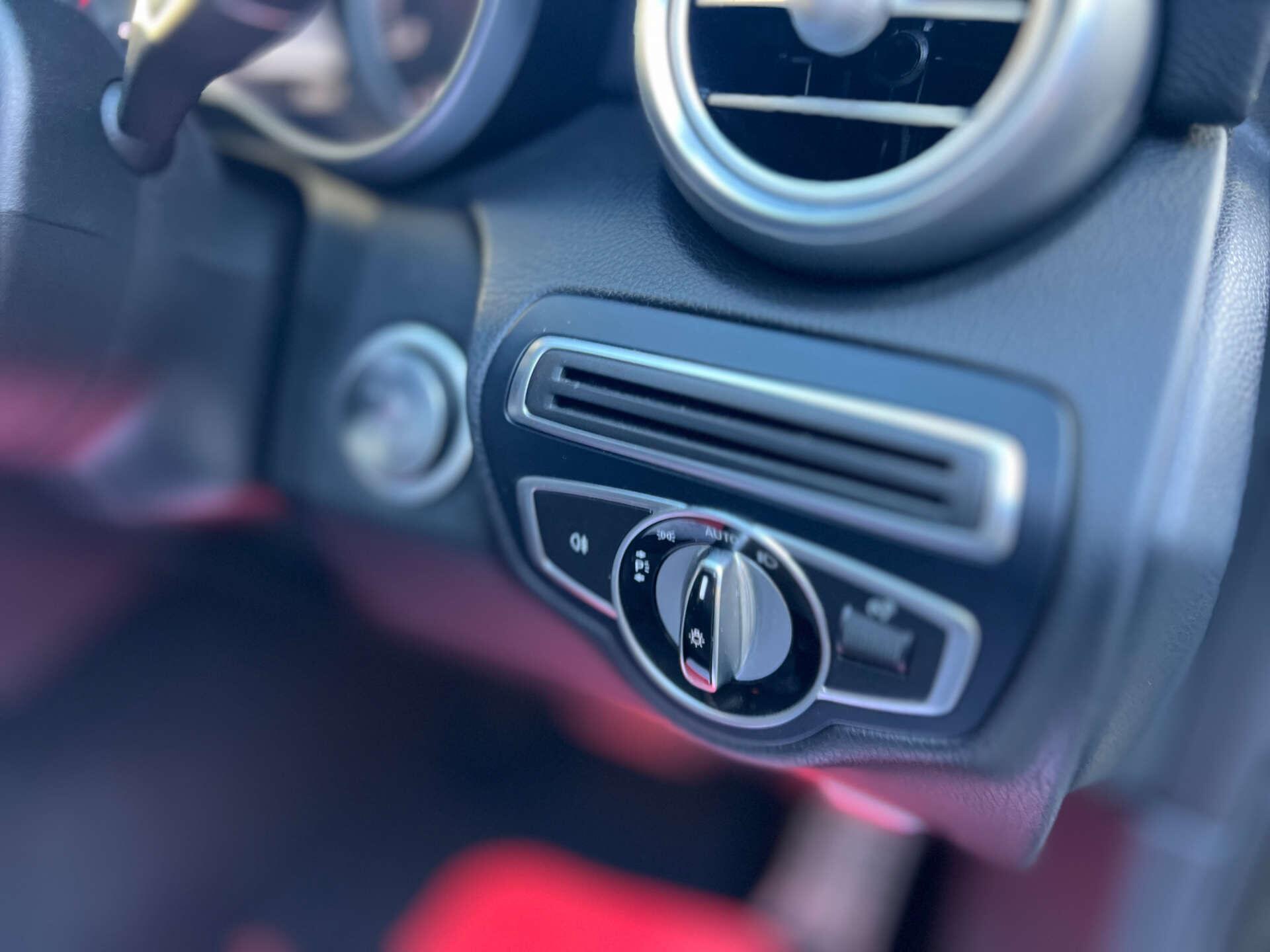 Mercedes-Benz C-Class view 18