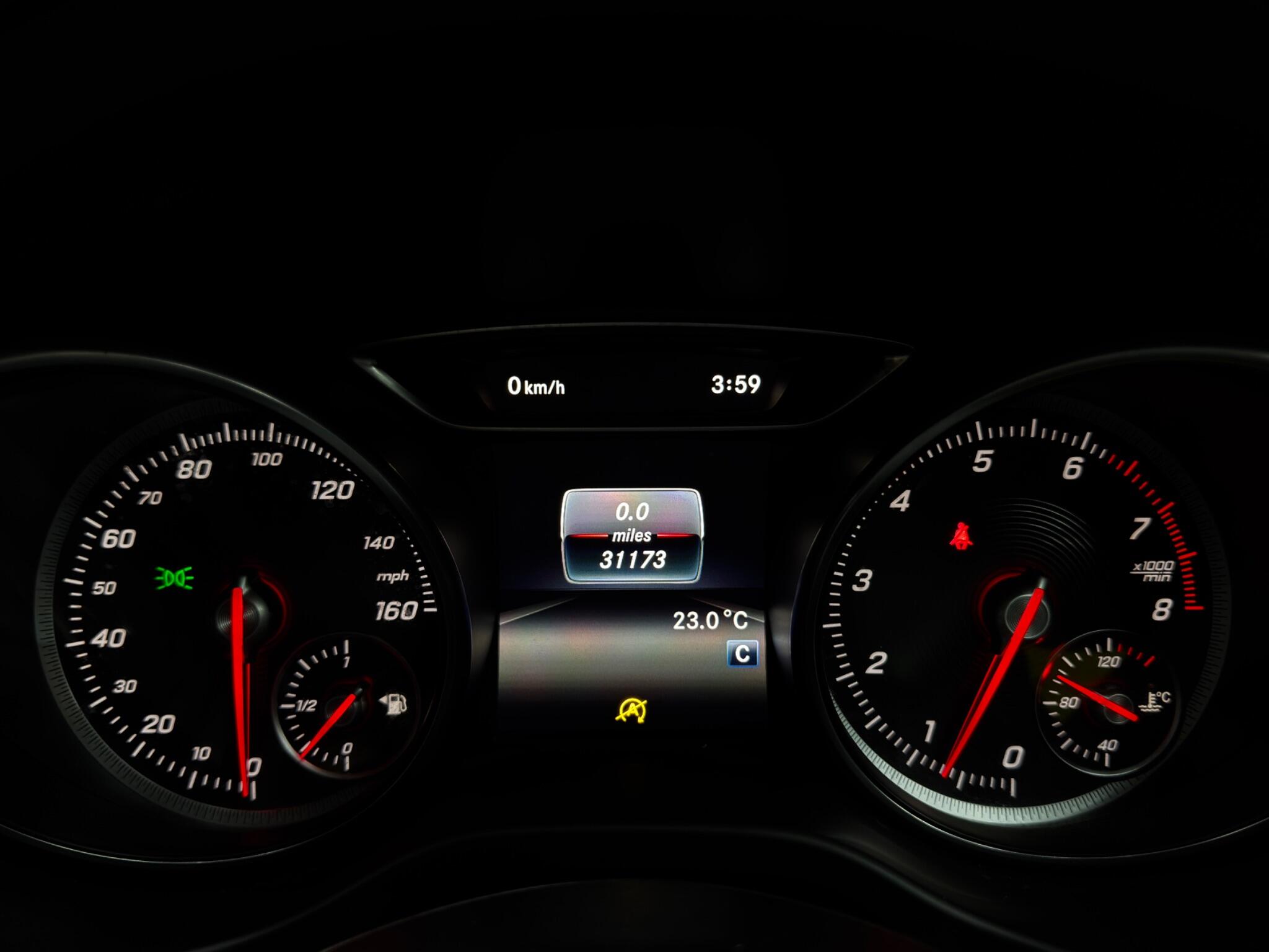 Mercedes-Benz Gla view 23