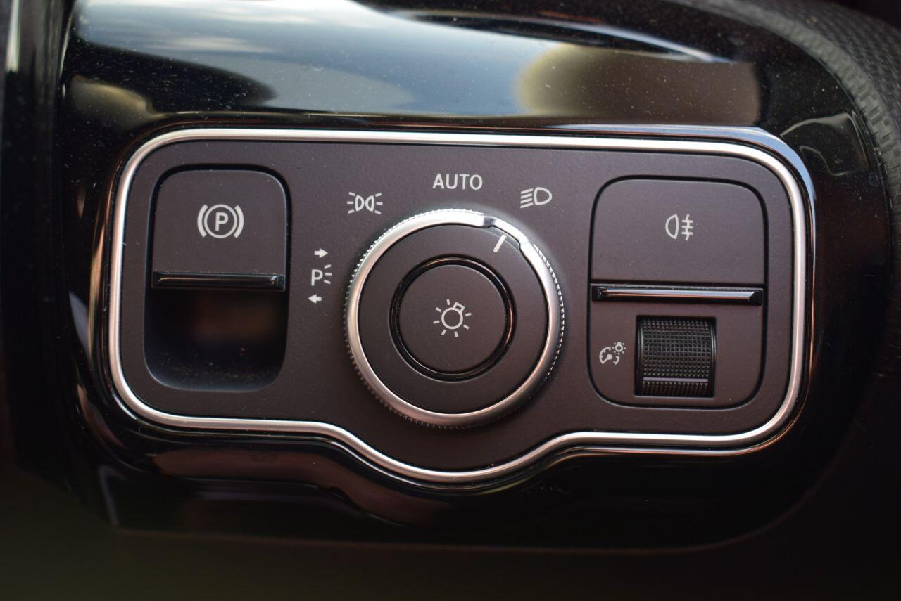Mercedes-Benz Cla view 28