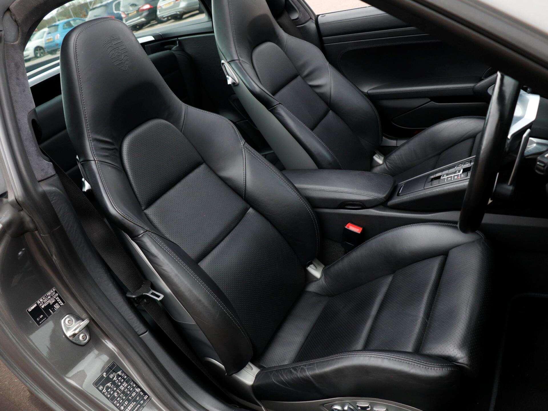 Porsche 911 view 25