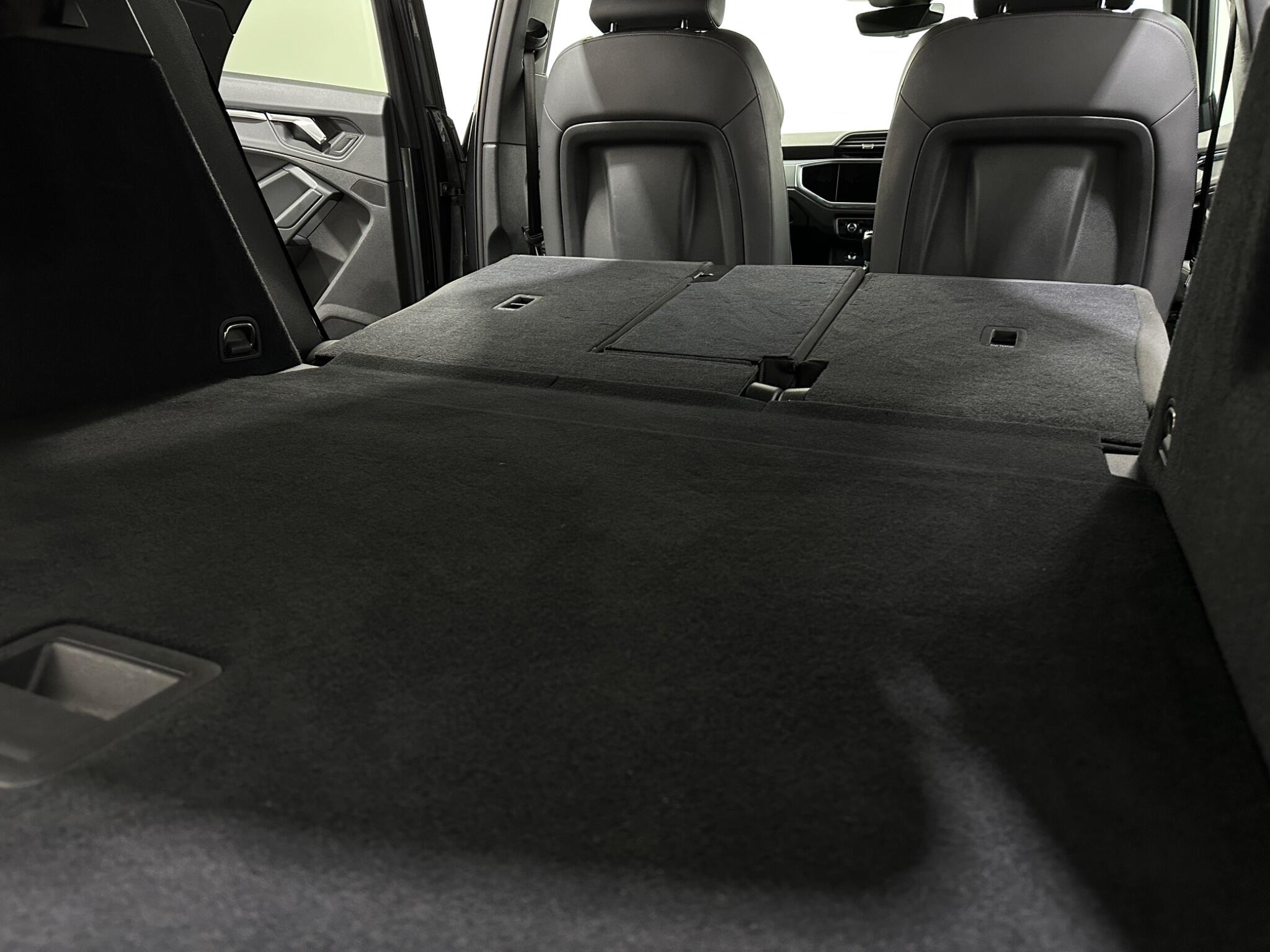 Audi Q3 view 44