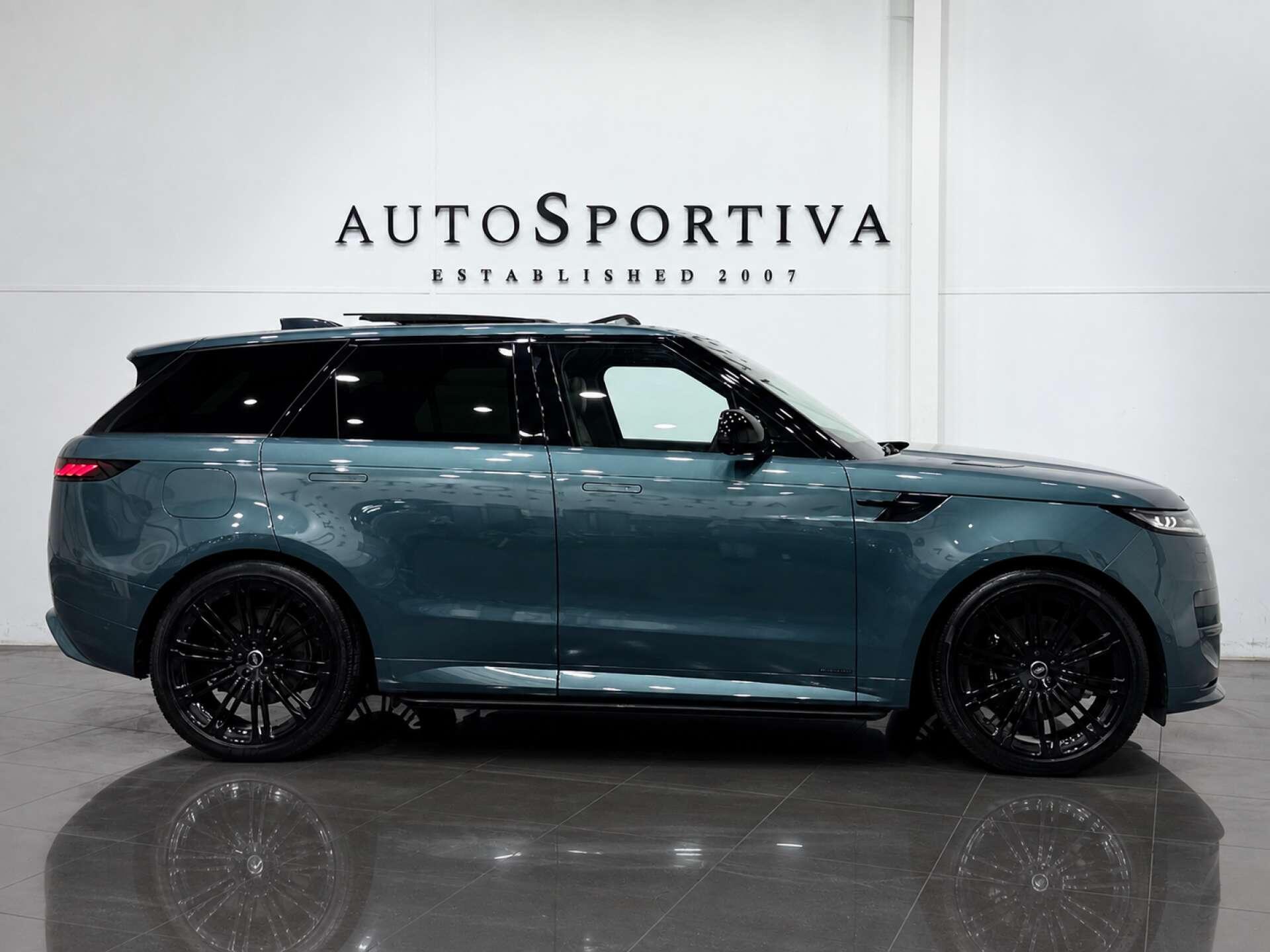 Land Rover Range Rover Sport view 3