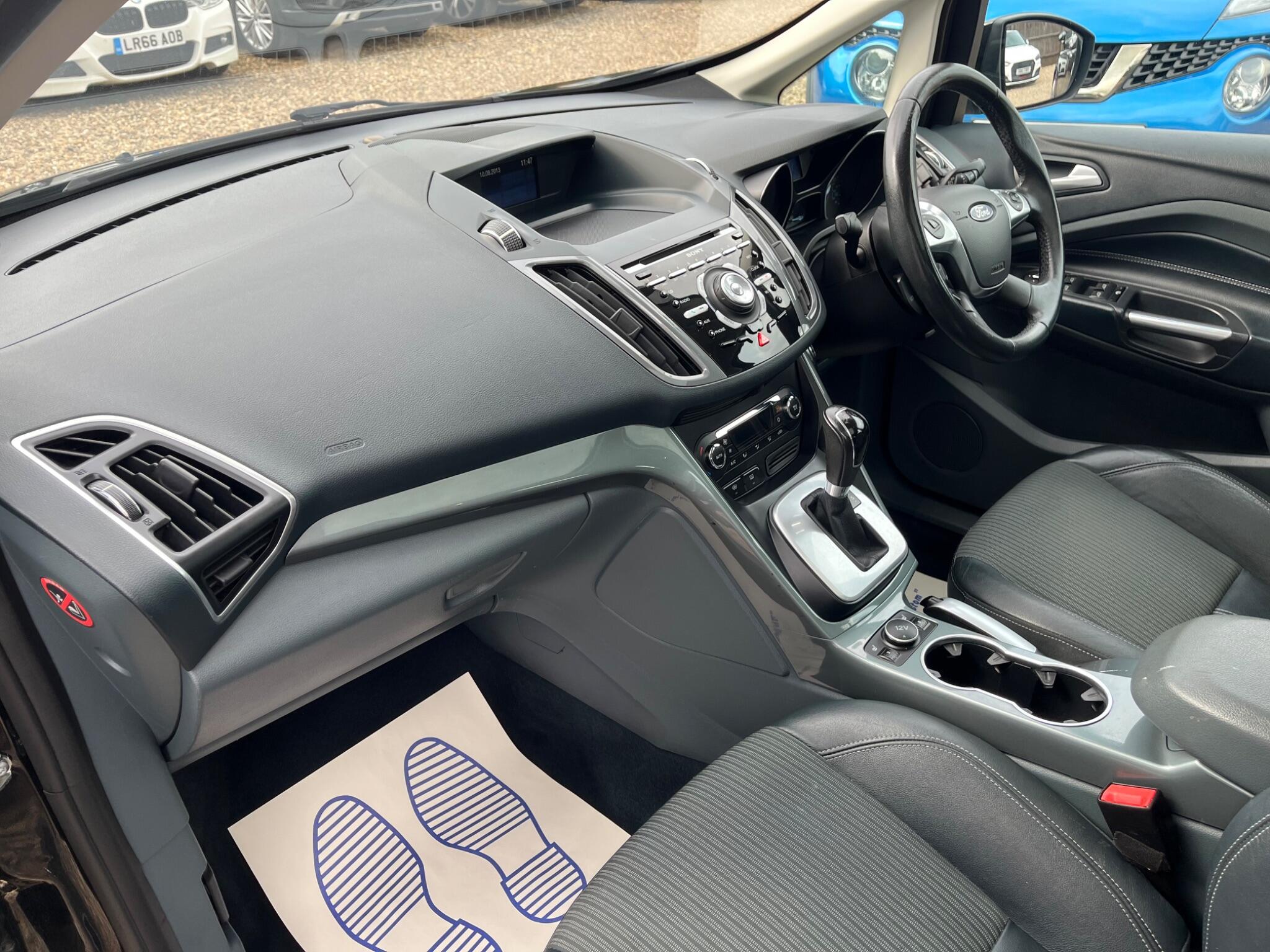 Ford C-Max view 11