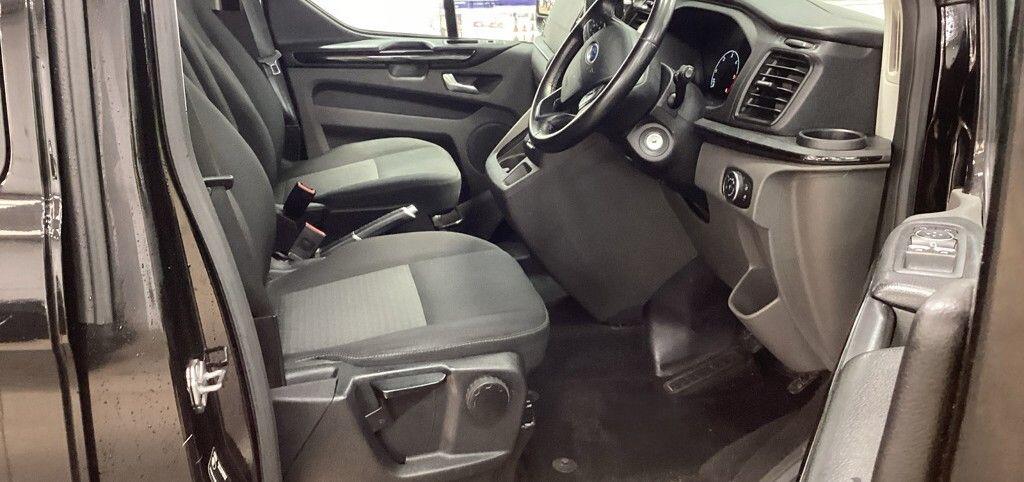Ford Tourneo Custom view 2