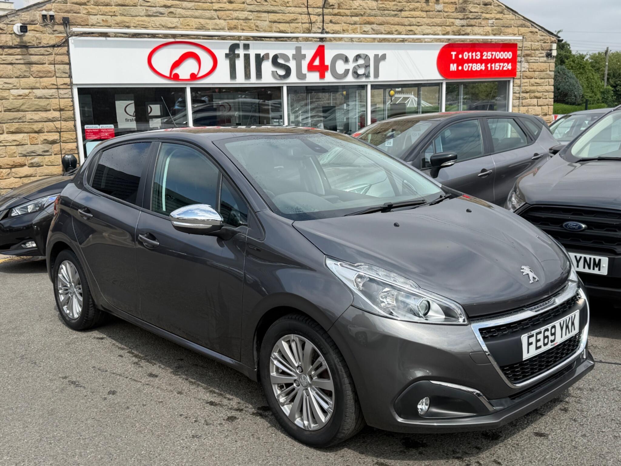 Peugeot 208 view 4