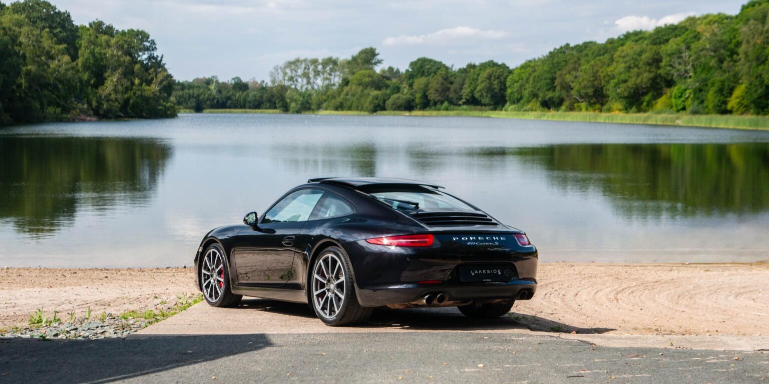 Porsche 911 view 4