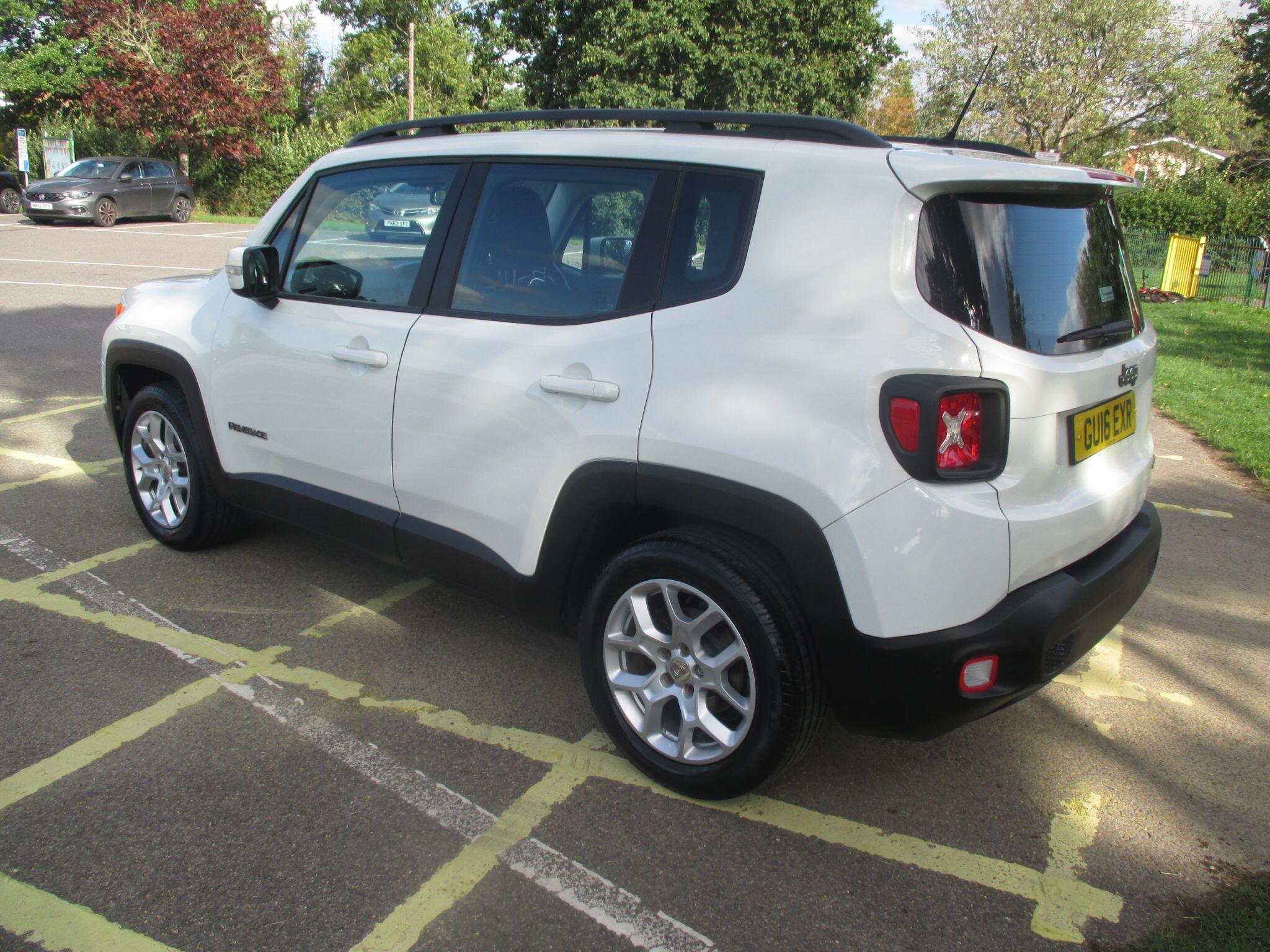 Jeep Renegade view 18