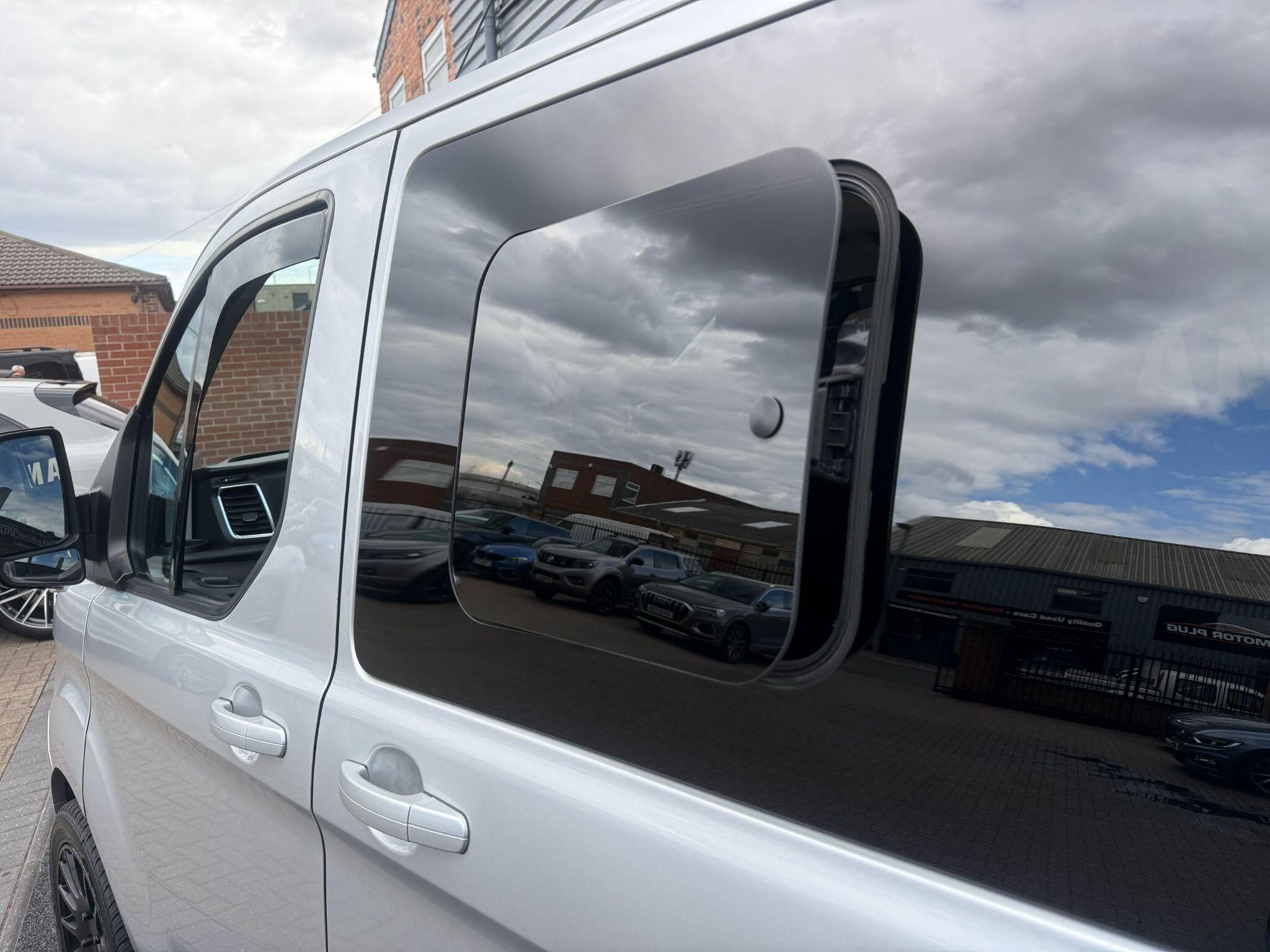 Ford Transit Custom view 14