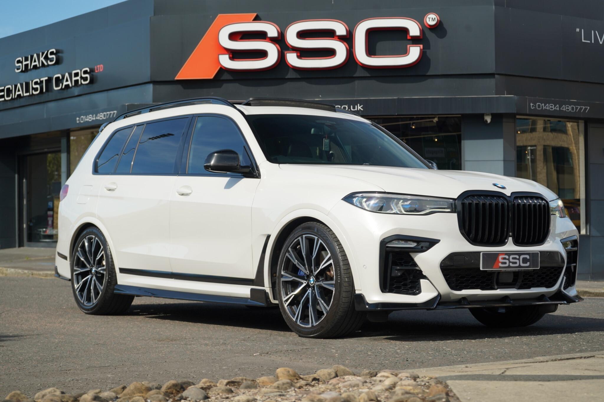 BMW X7 view 4
