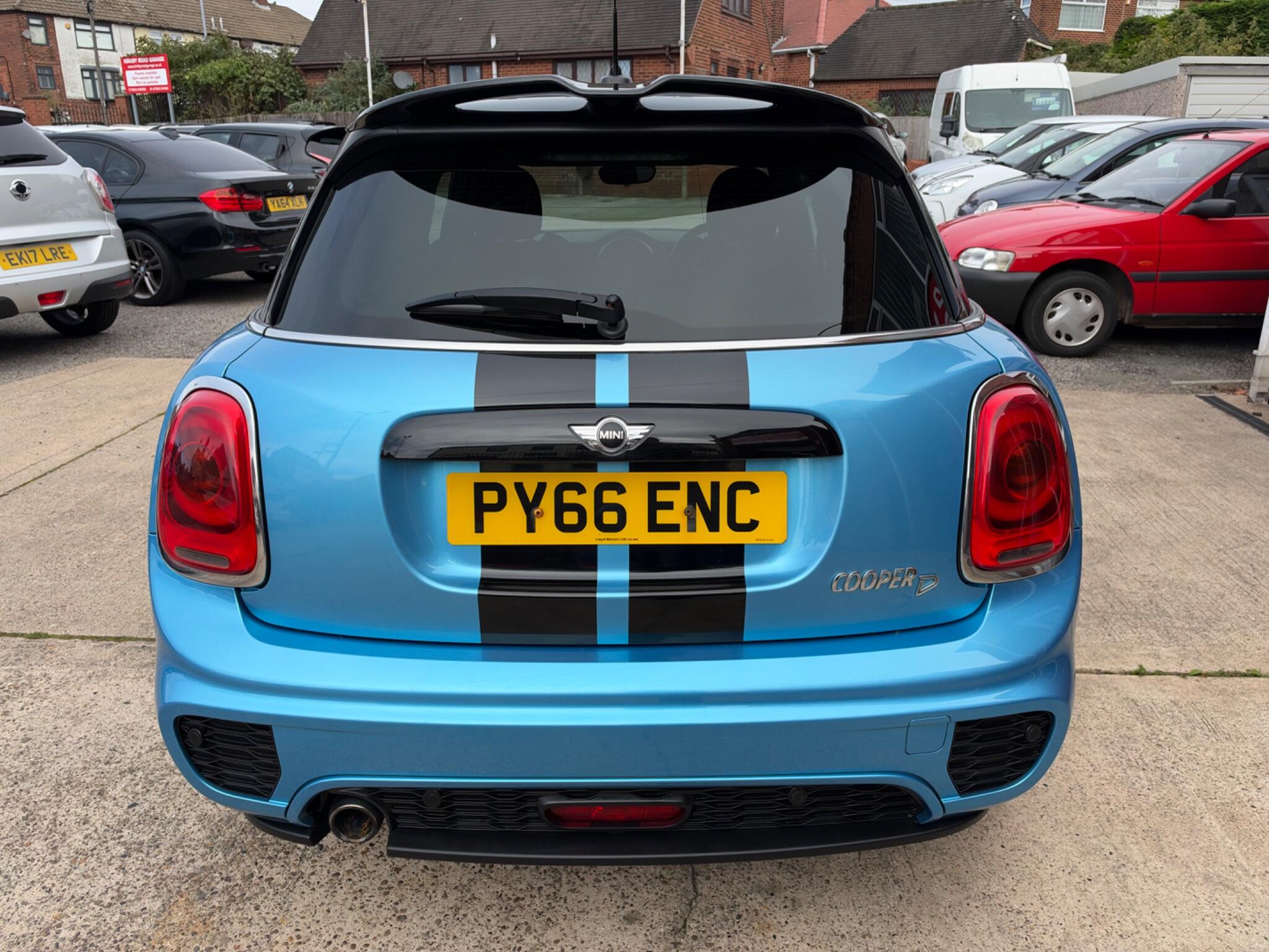 Mini Hatch view 8