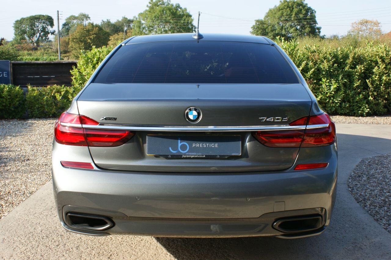 BMW 7 Series view 17