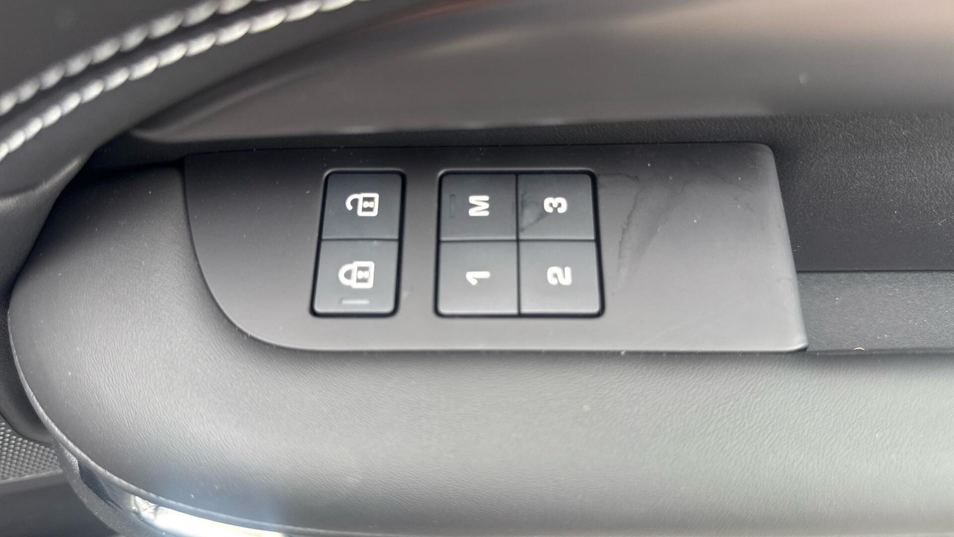 Land Rover Discovery view 33