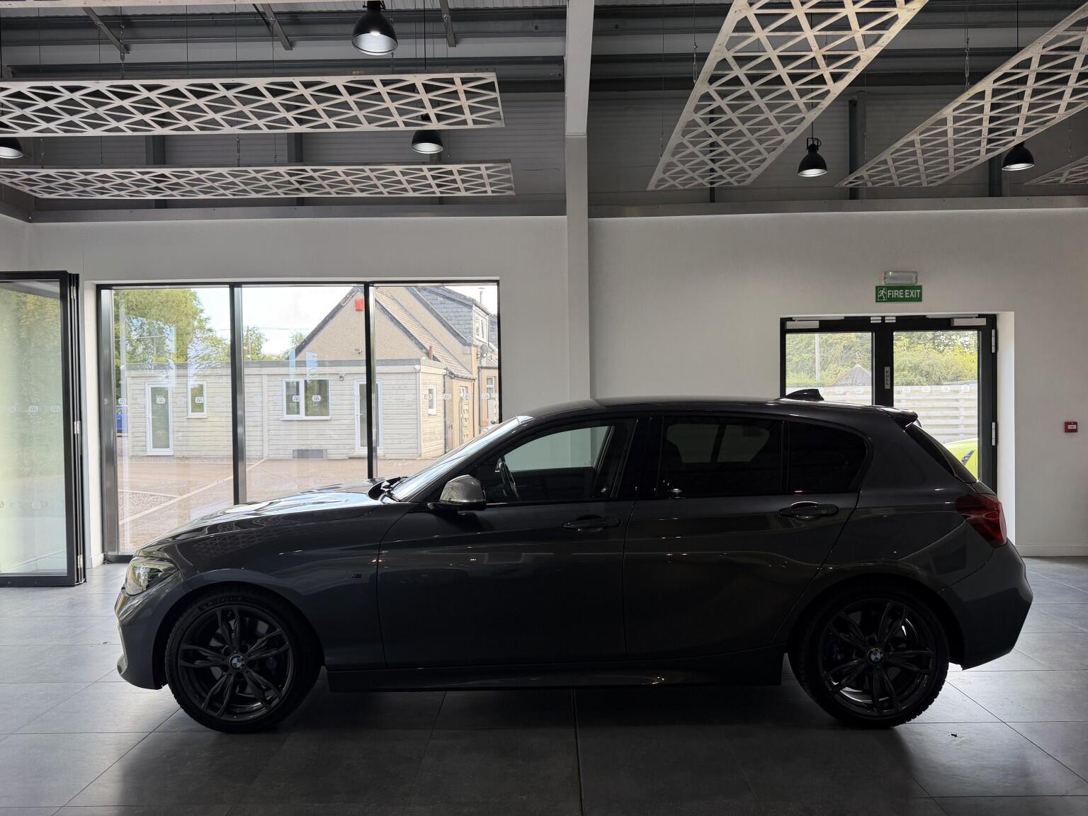 BMW 1 Series view 35