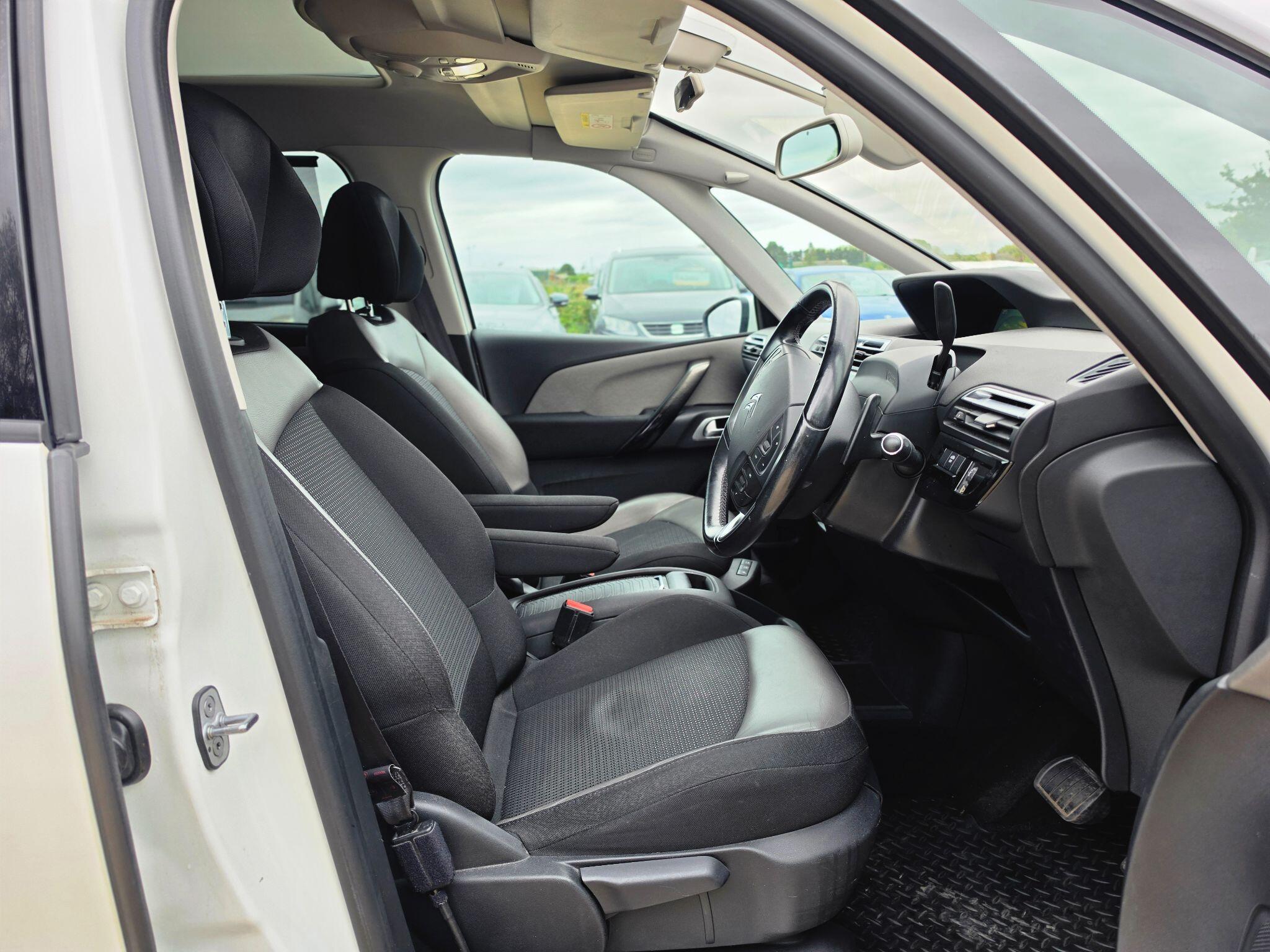 Citroen Grand C4 Picasso view 7