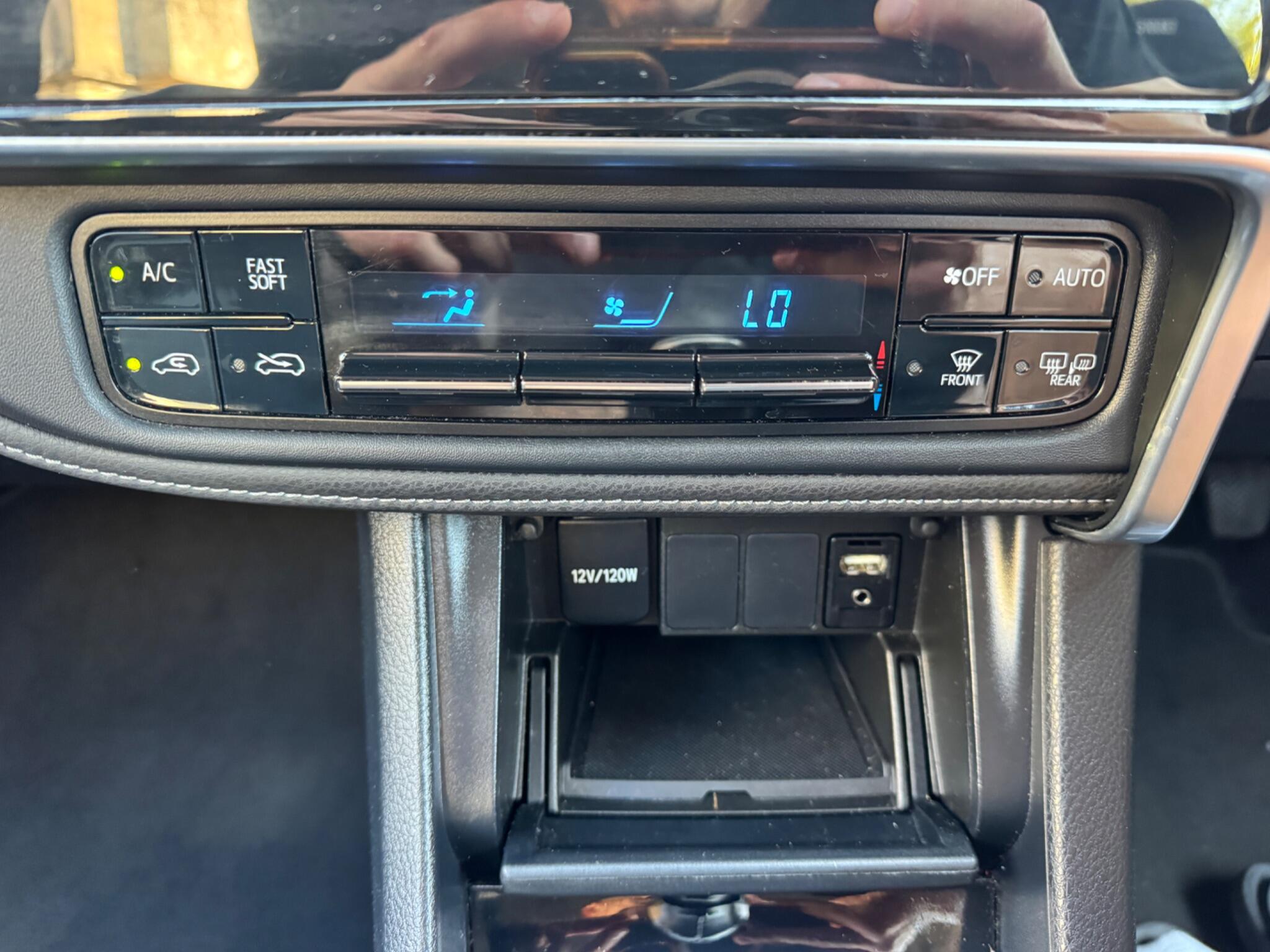 Toyota Auris view 45