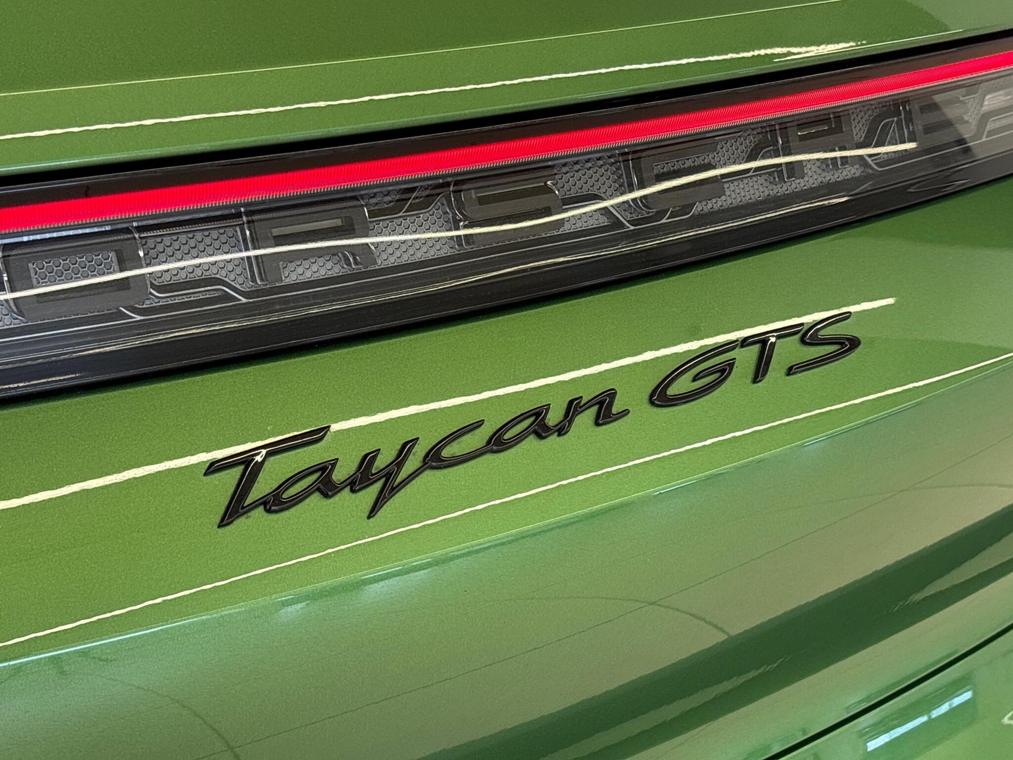 Porsche Taycan view 35
