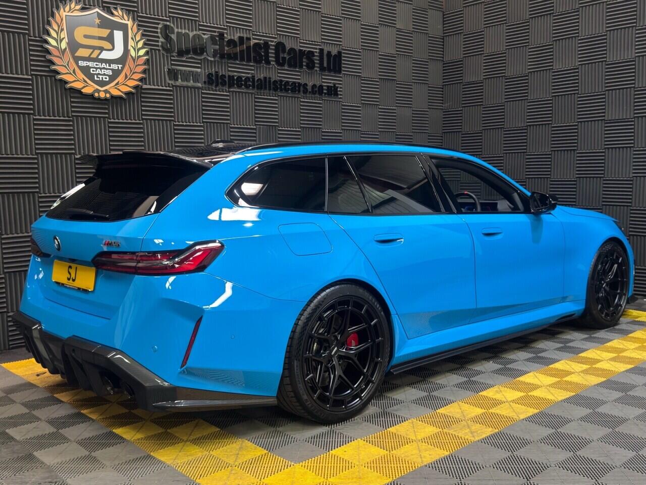 BMW M5 view 5