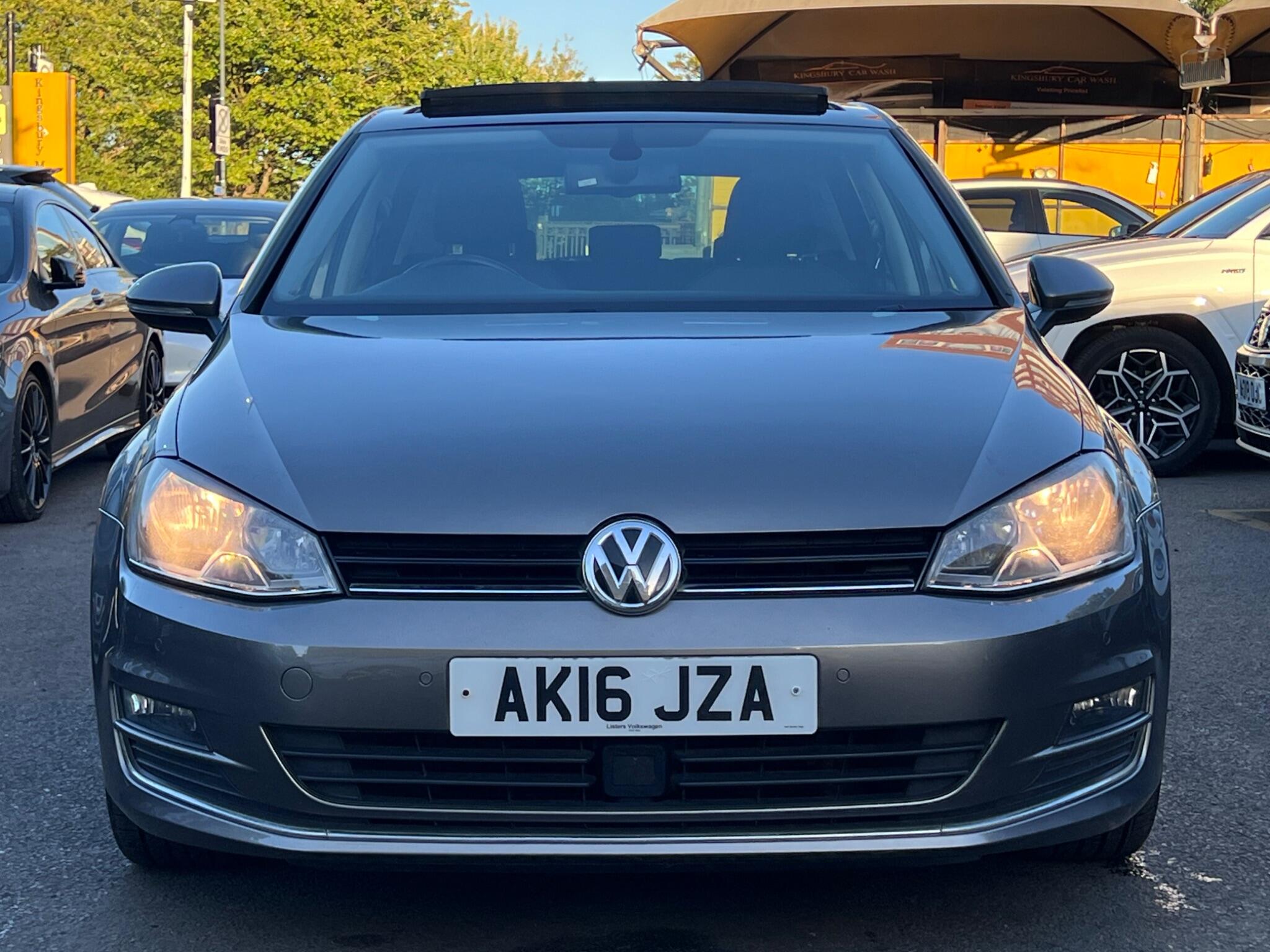 Volkswagen Golf view 3