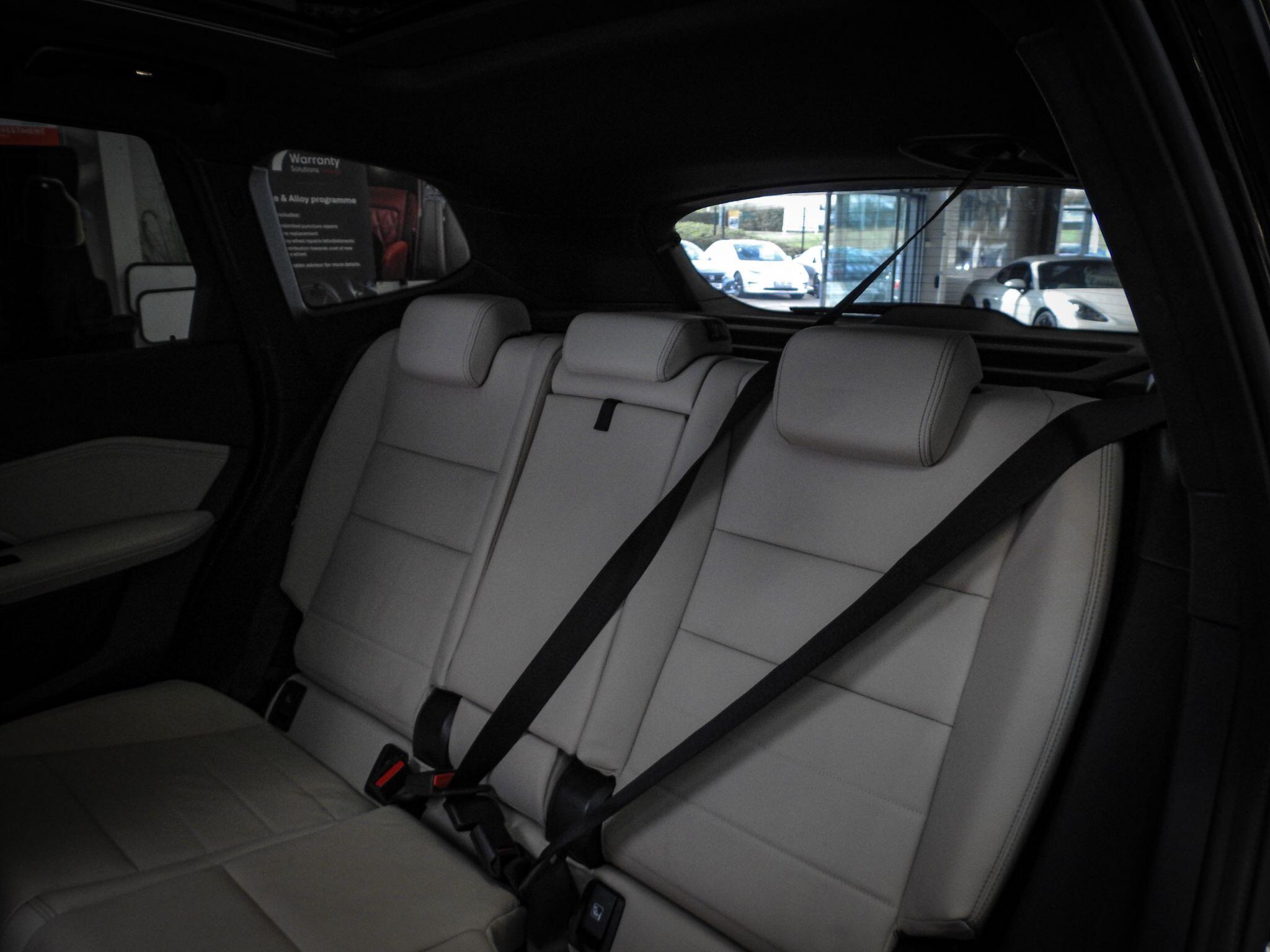 BMW Ix1 view 41