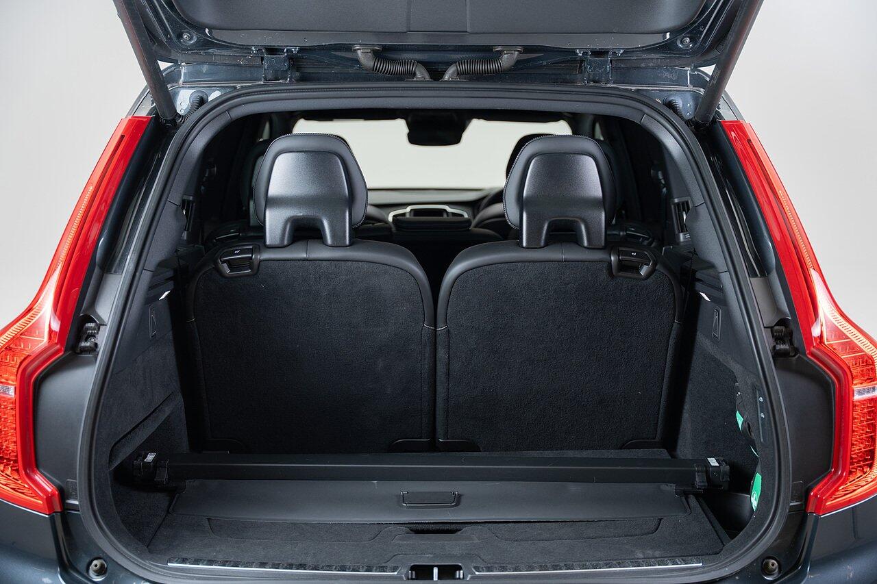 Volvo XC90 view 4