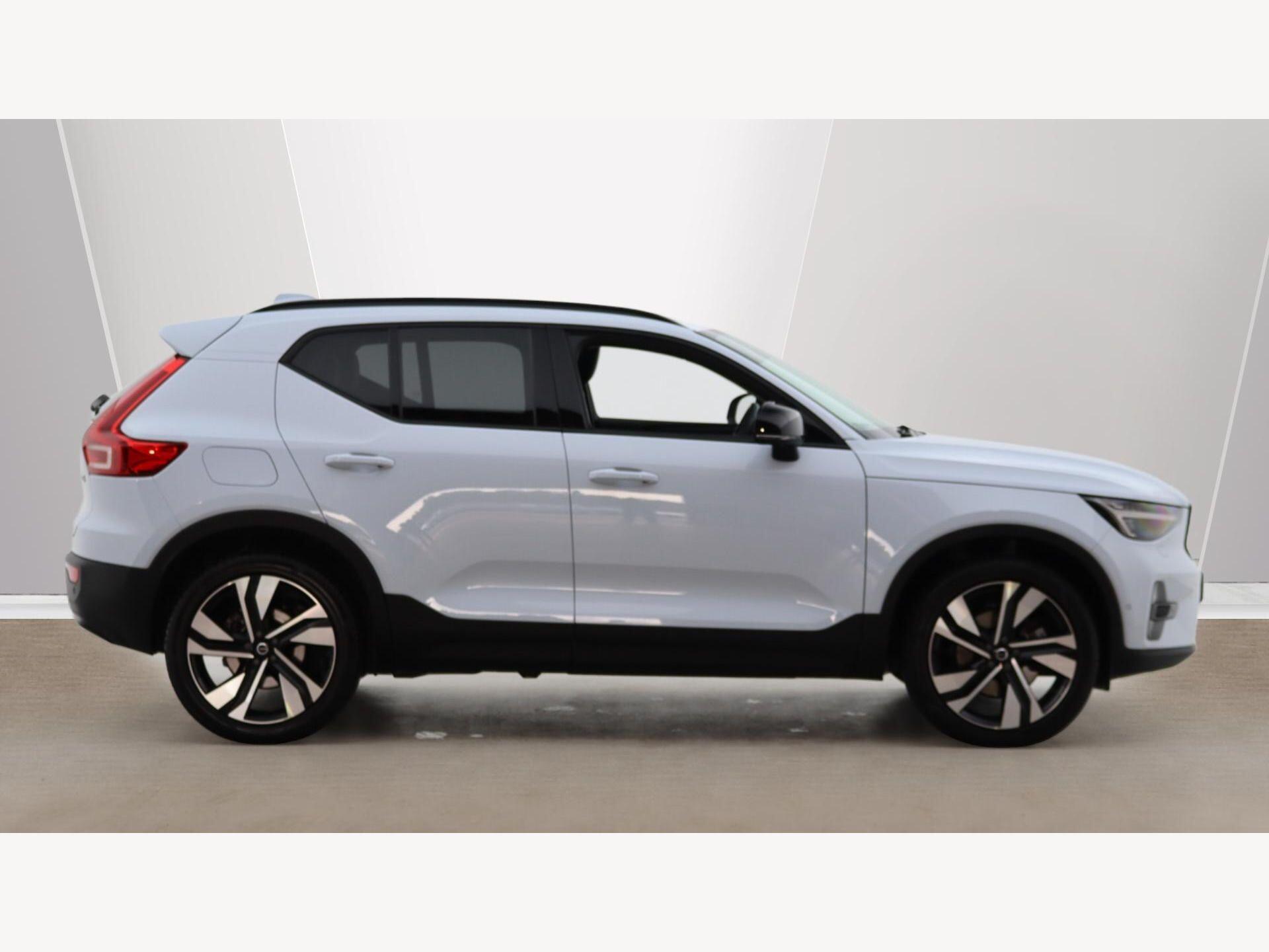 Volvo XC40 view 3