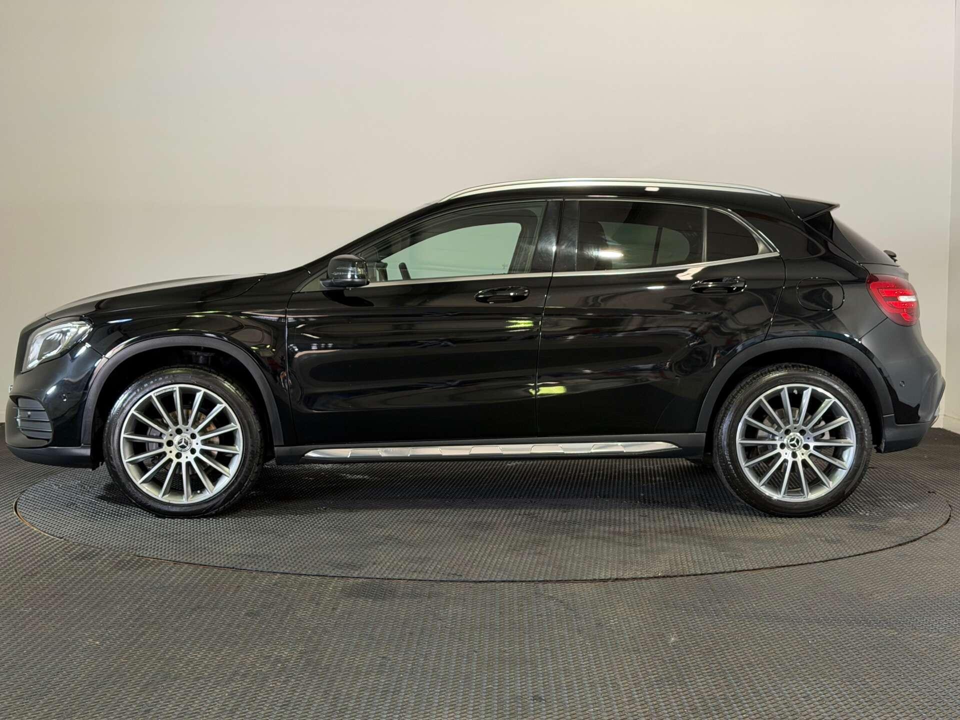 Mercedes-Benz GLA view 4