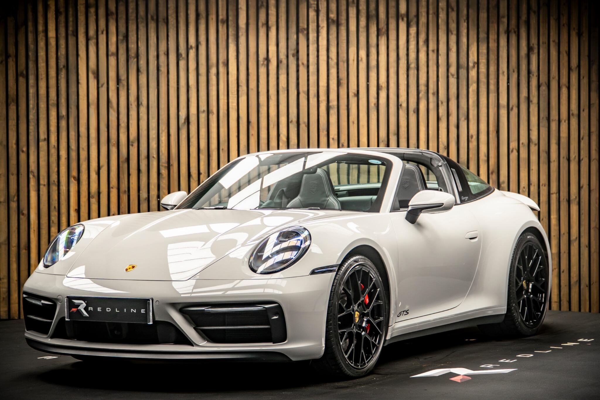 Porsche 911 view 8