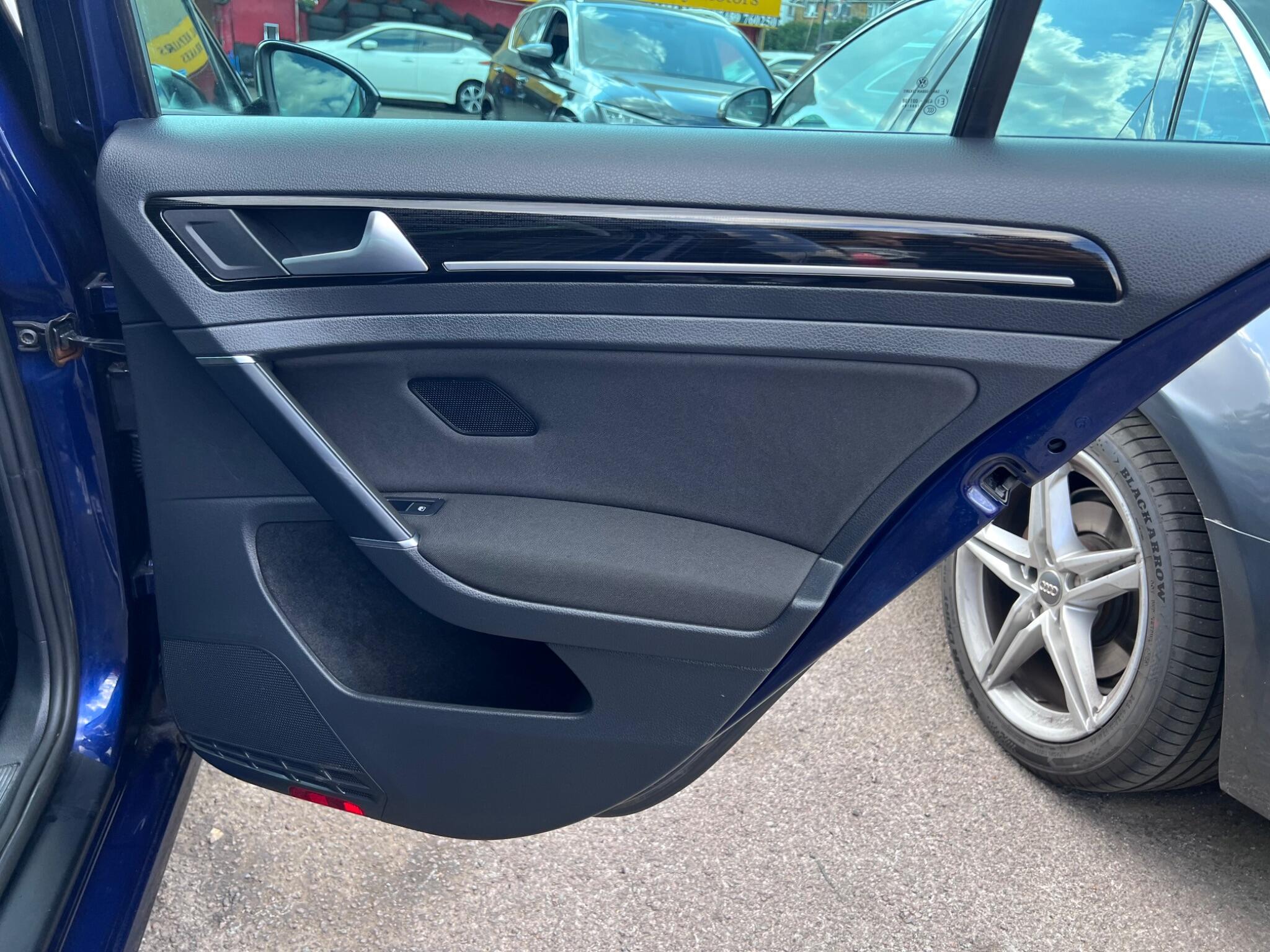 Volkswagen Golf view 31