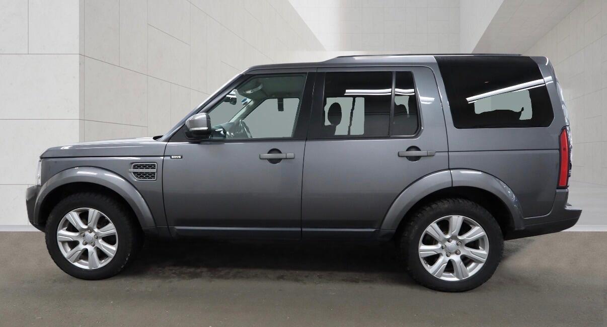 Land Rover Discovery 4 view 4