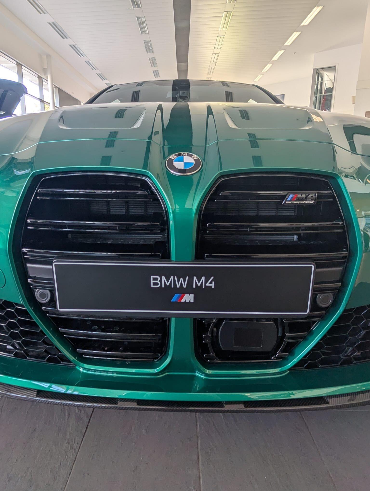 BMW M4 view 3